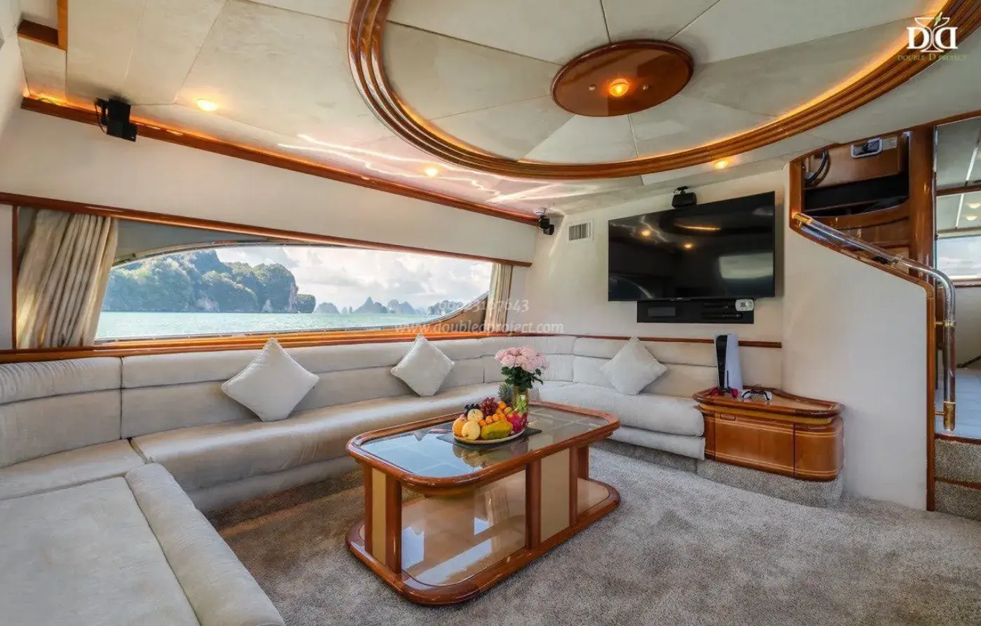 Yacht Y9, Ao Po Pier