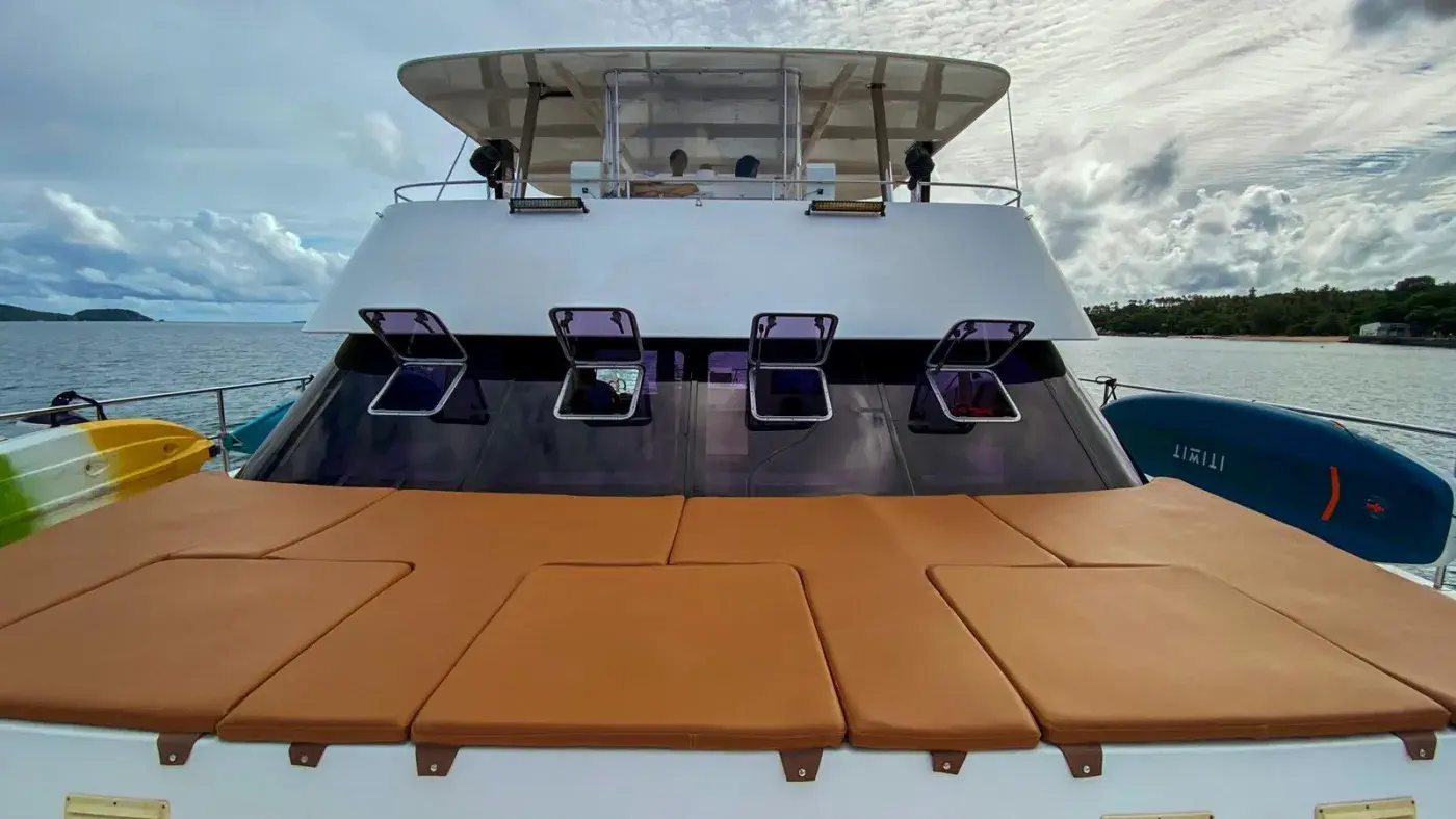 Yacht Y5, Chalong Pier