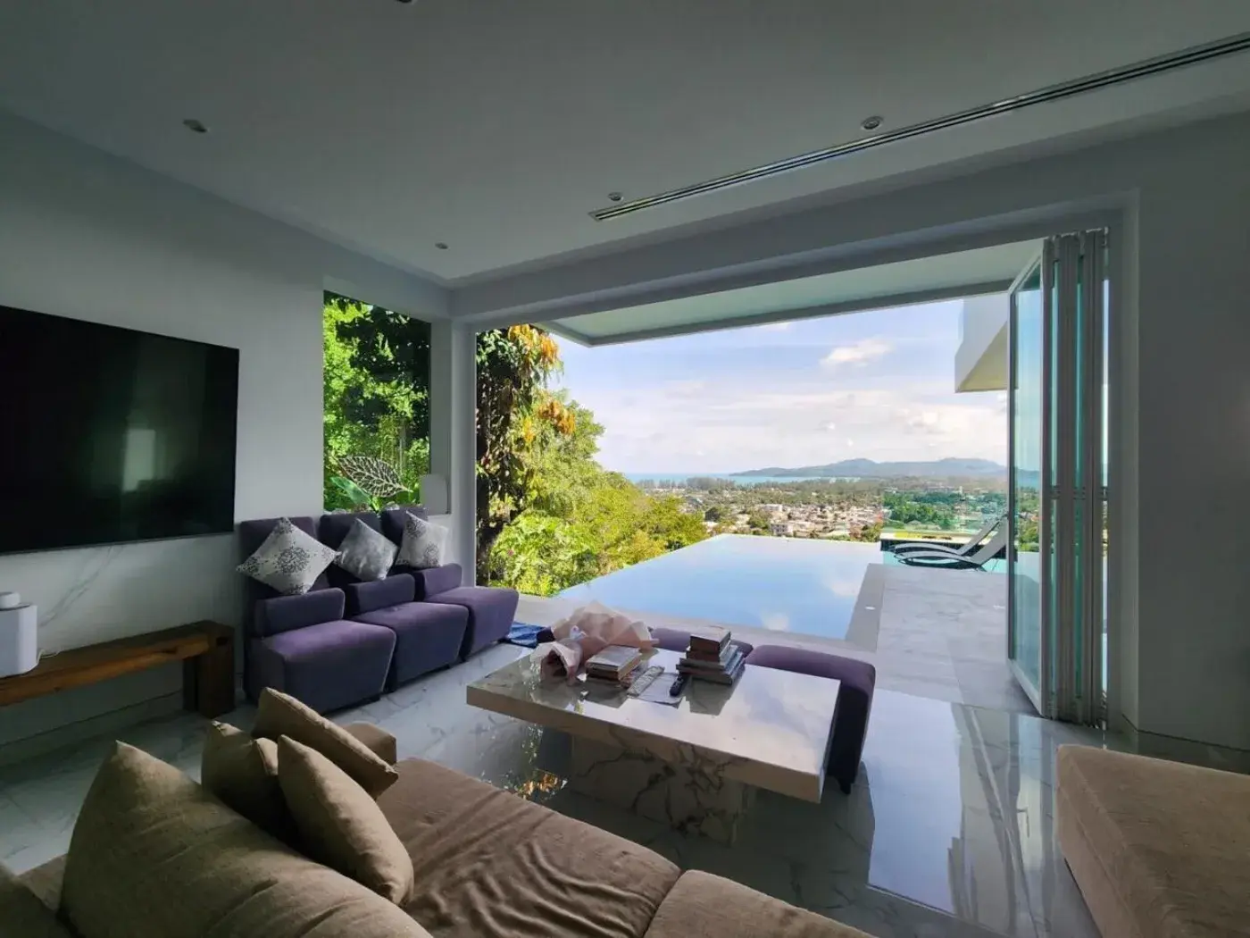 Villa V3 Siam, Surin