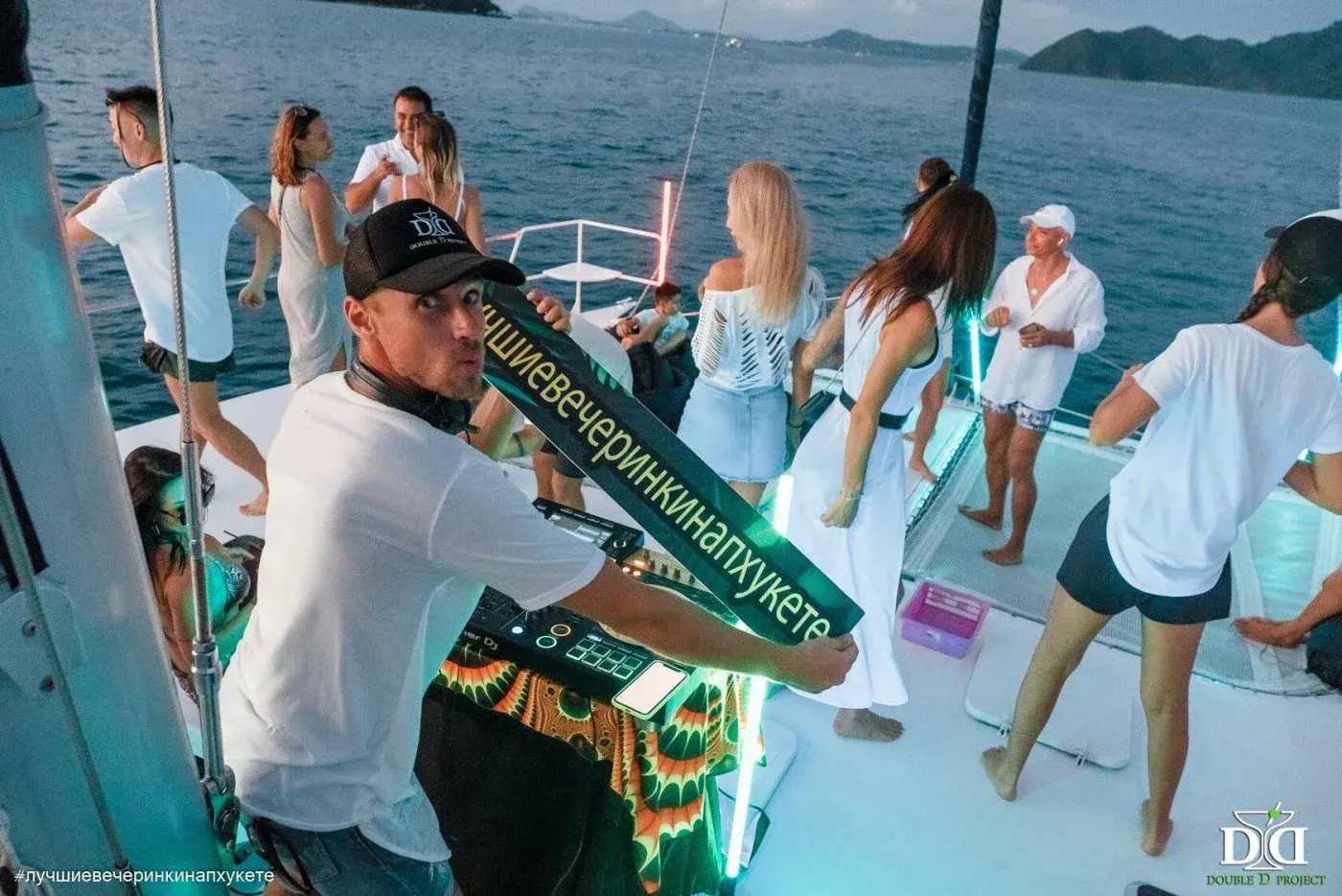 Yacht Party “Ella”——普吉岛双体船派对 — 照片 5