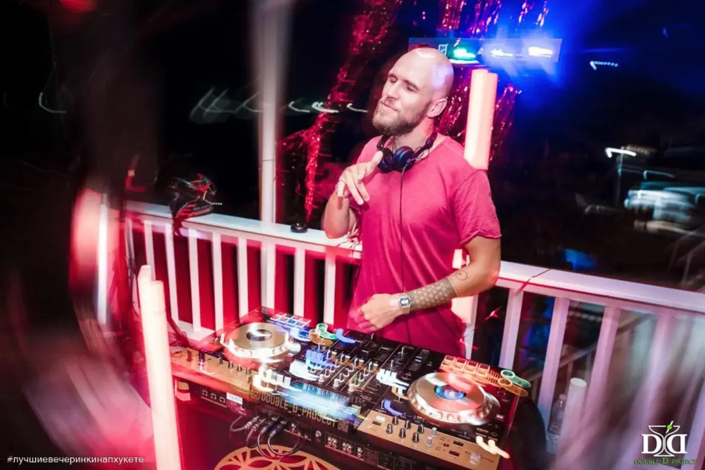 Red Velvet Party — a red dress code party in Phuket — photo 13