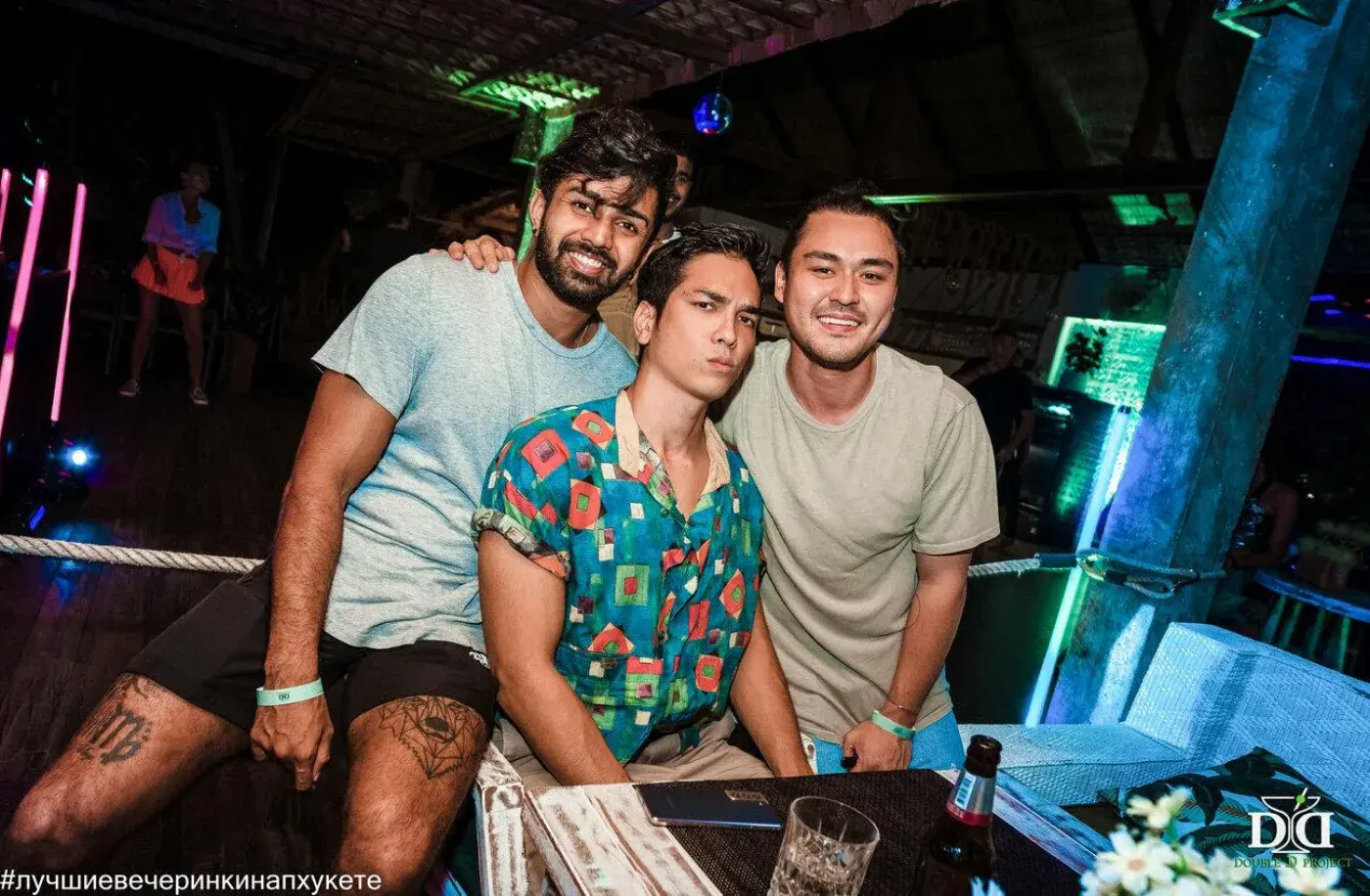 Rawai View “Disco Party”——拉威的现场音乐派对 — 照片 17