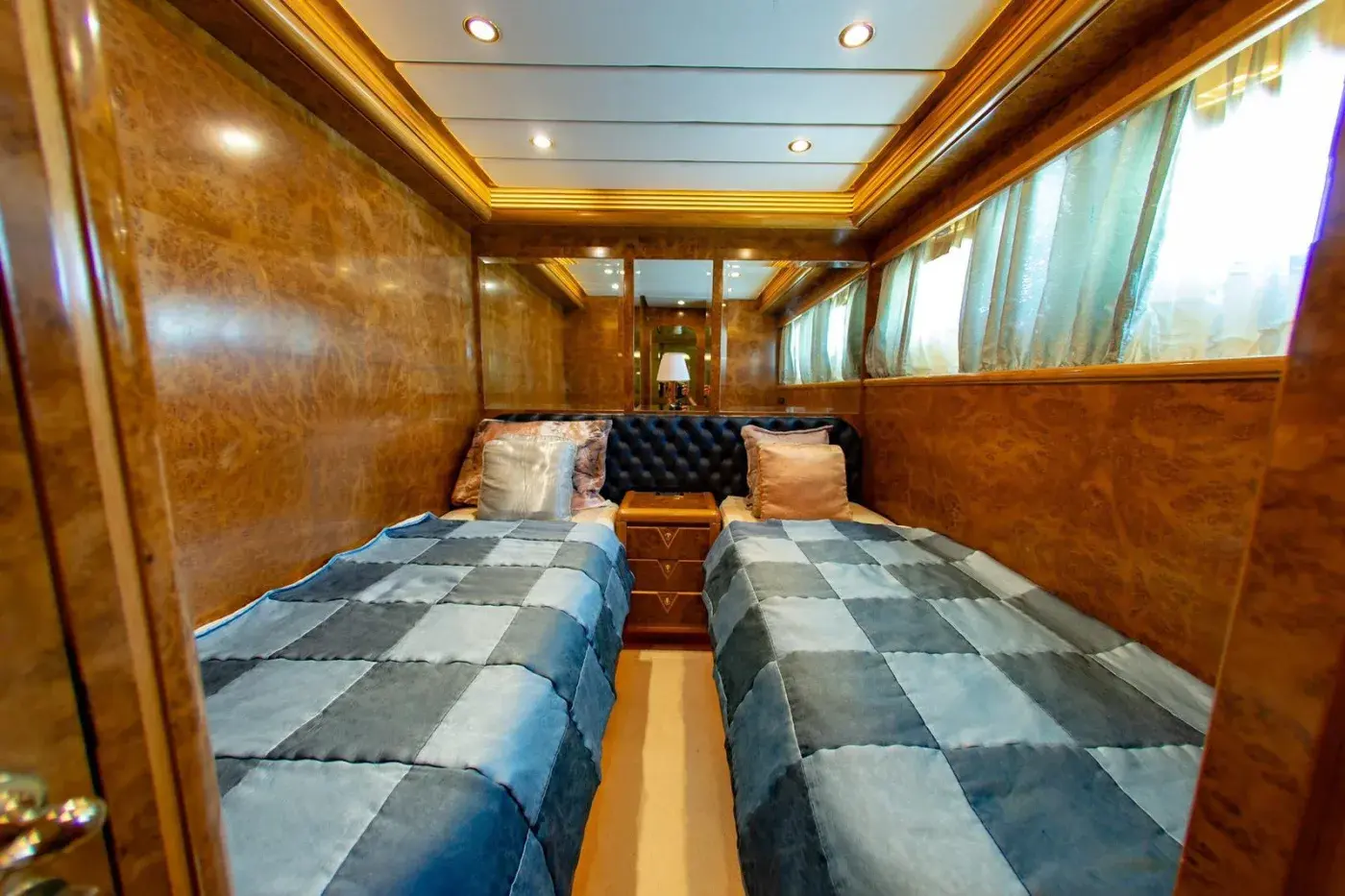 Yacht Y8, Chalong Pier