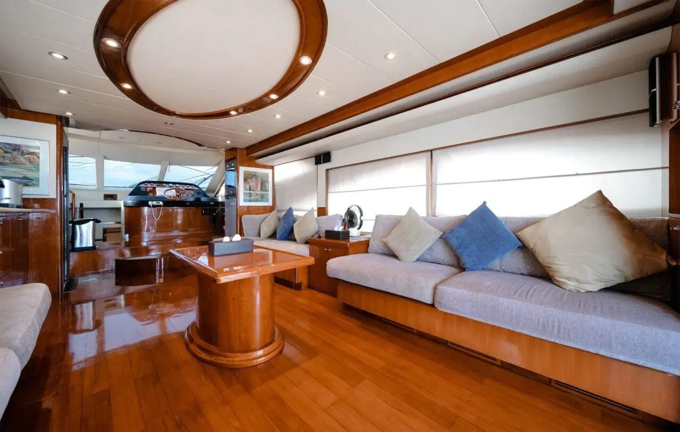 Yacht Y9 Jacuzzi, Ao Po Pier