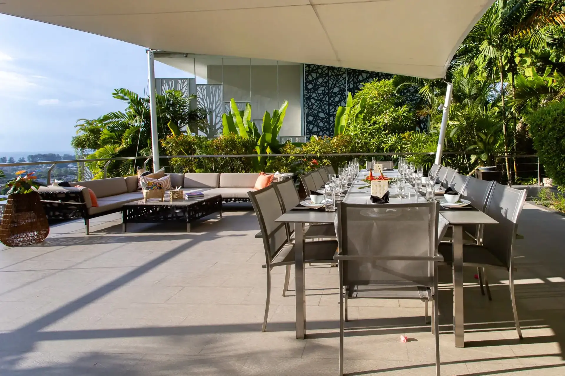 Villa V7 N, Surin