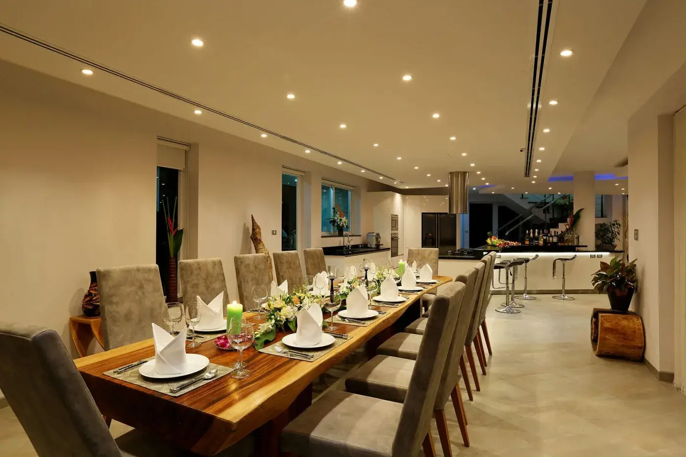 Villa V7, Surin