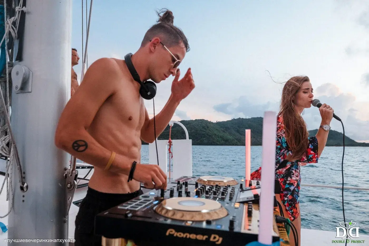 Yacht Party Angelica — a night catamaran party in Phuket — photo 15