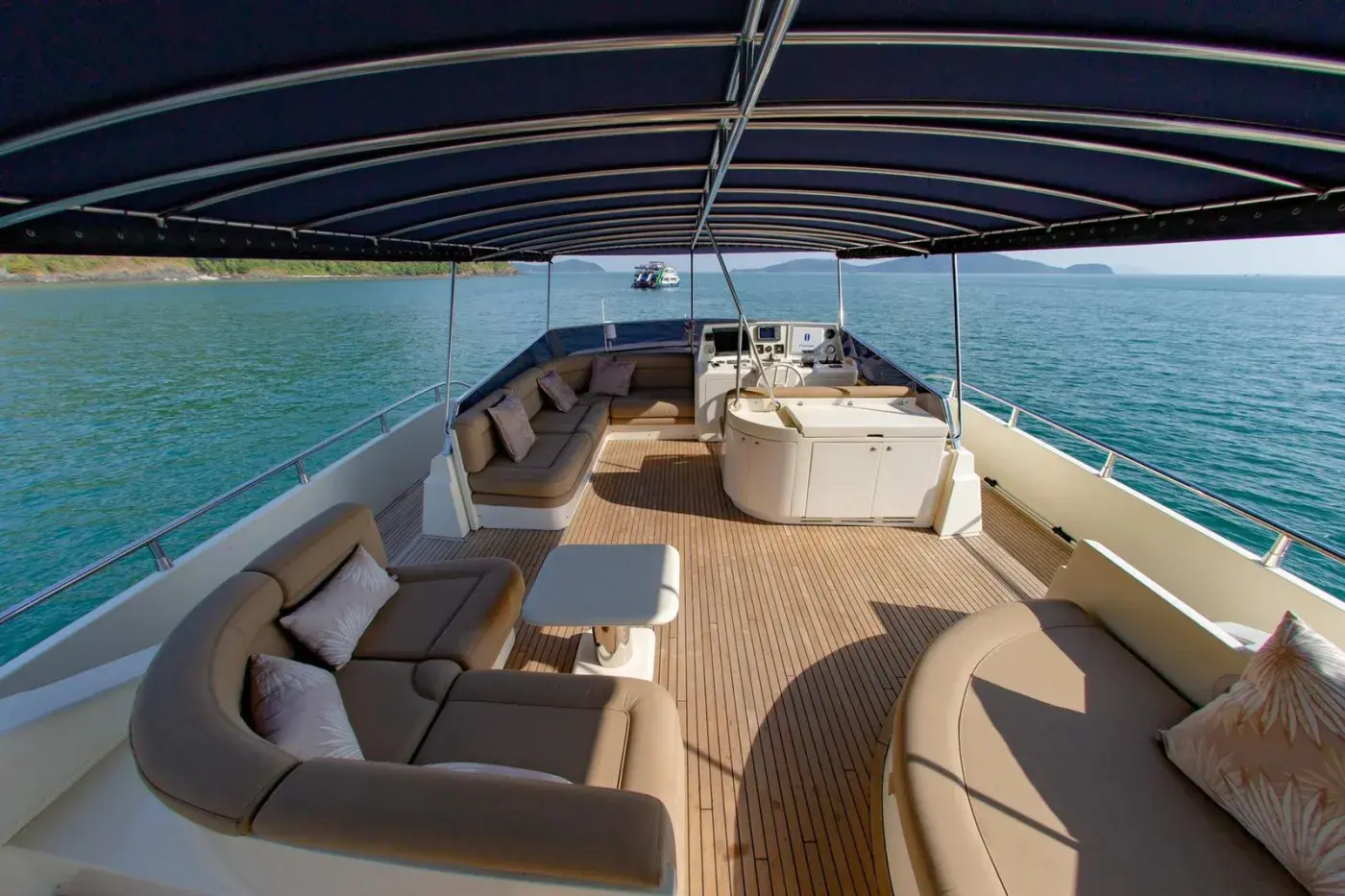 Yacht Y8, Chalong Pier