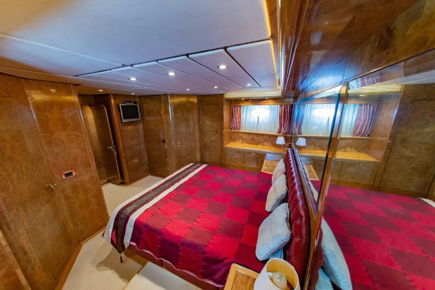 Yacht Y8, Chalong Pier