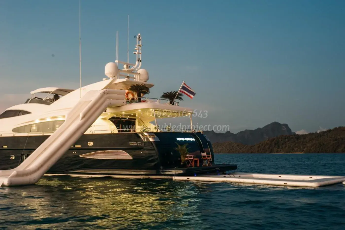 Yacht Y11, Ao Po Pier