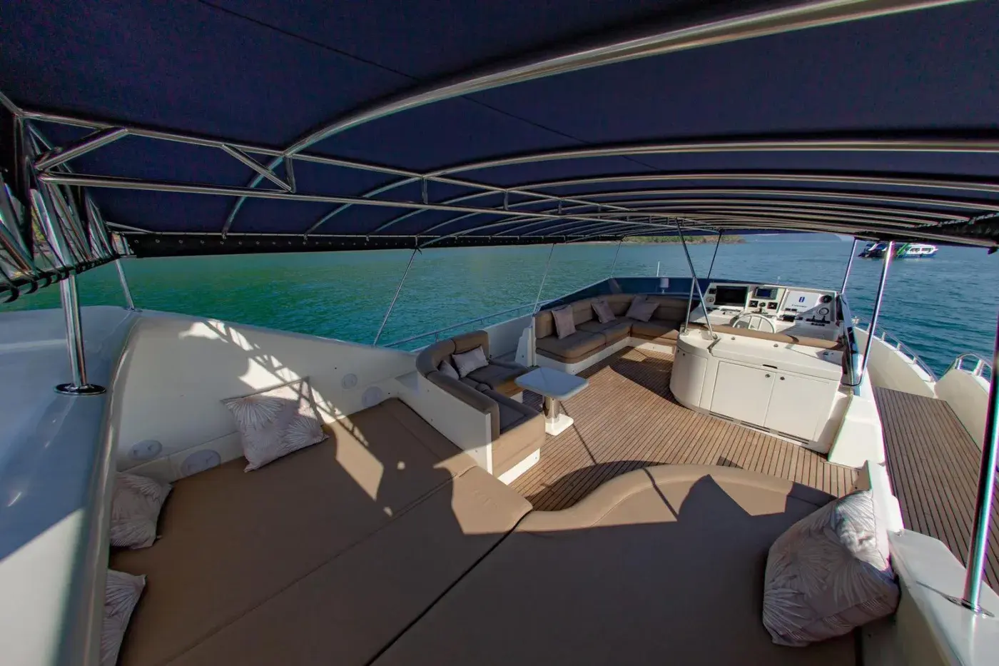 Yacht Y8, Chalong Pier