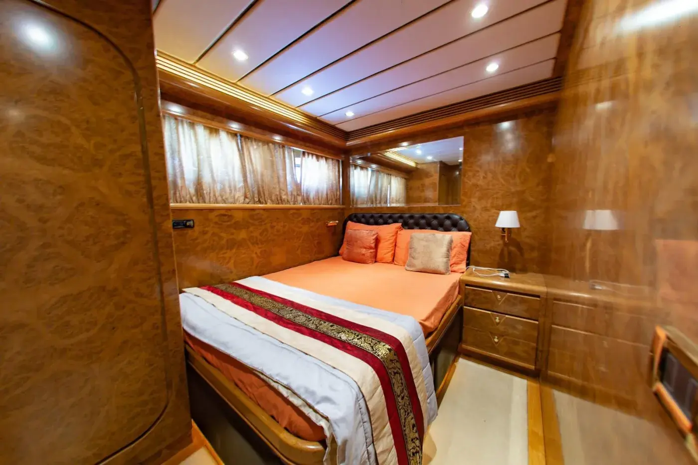 Yacht Y8, Chalong Pier