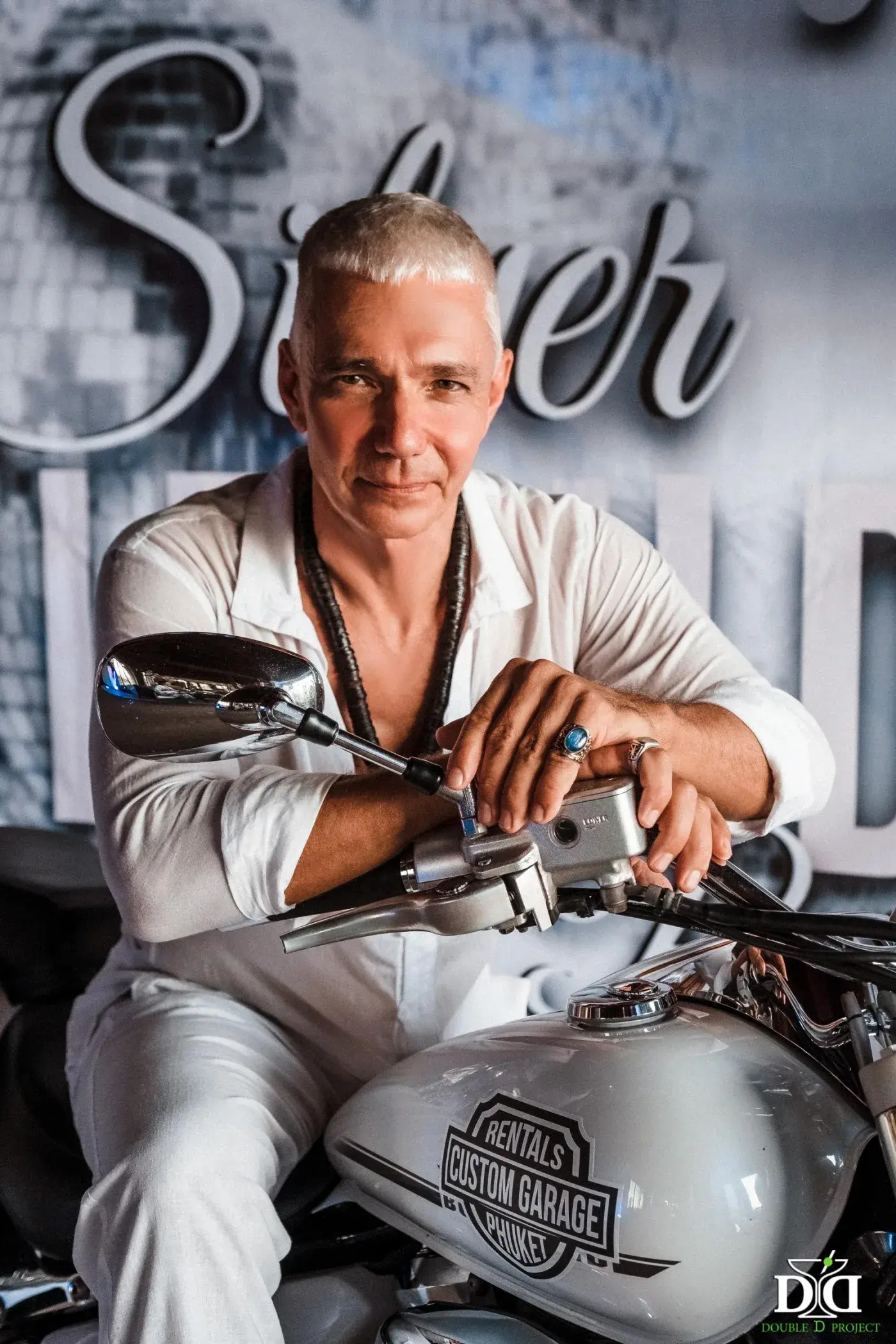 Sedoy Silver Birthday Party — a silver dress code birthday — photo 2