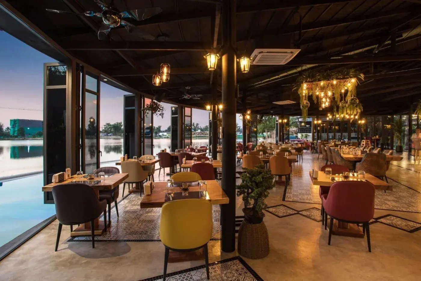 Restaurant R12, Bang Tao and Laguna