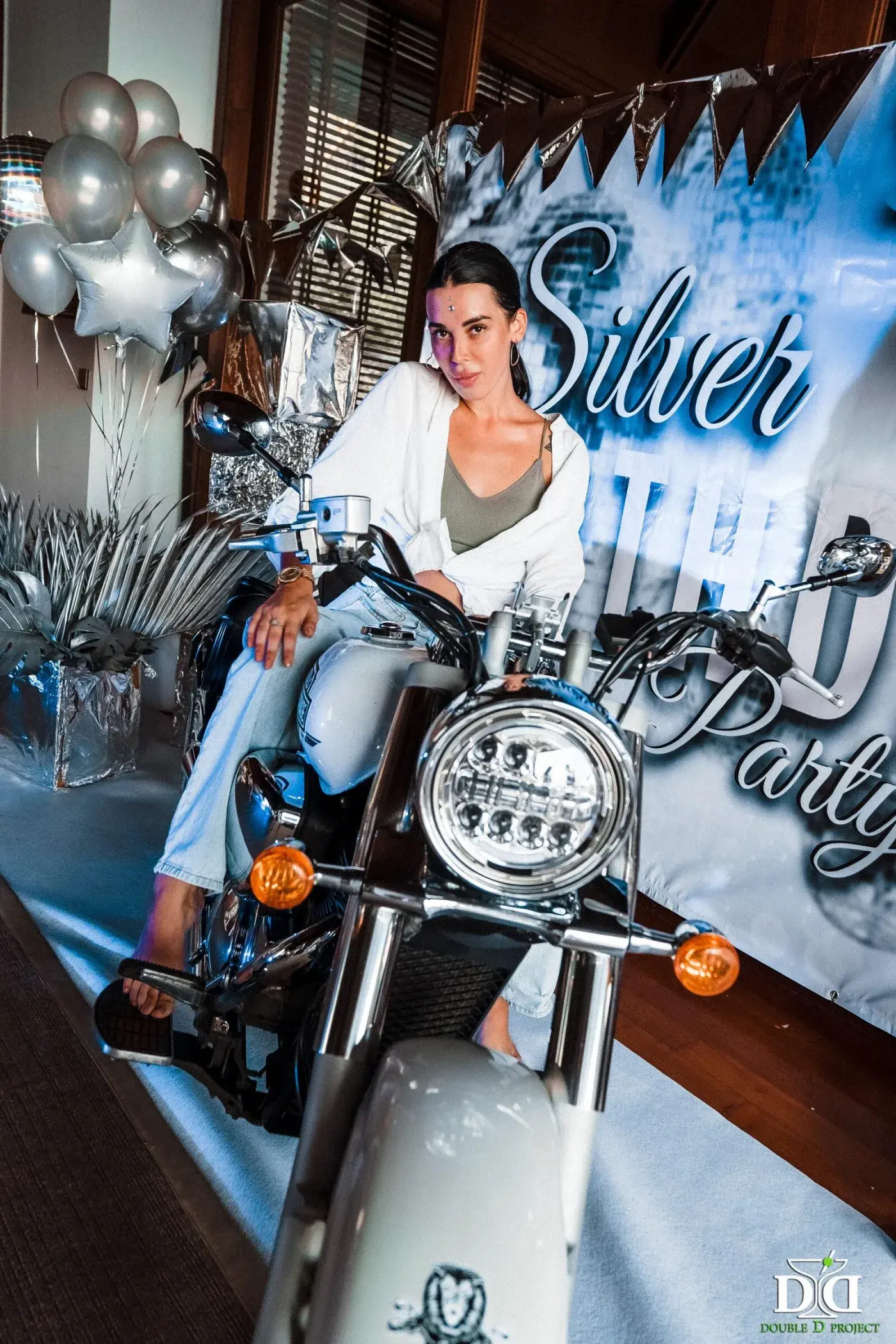 Sedoy Silver Birthday Party — a silver dress code birthday — photo 16