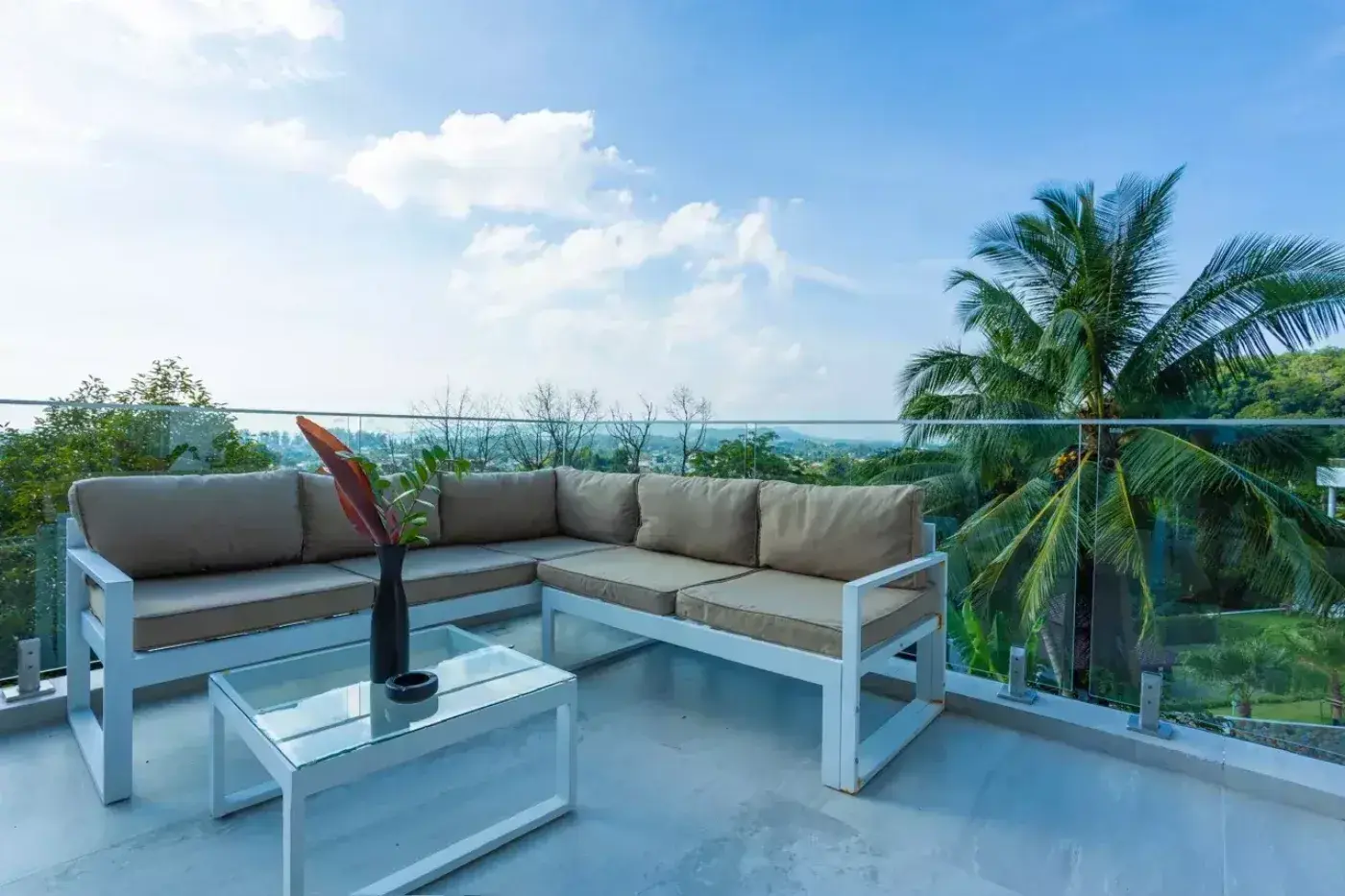 Villa V3 Breeze, Surin