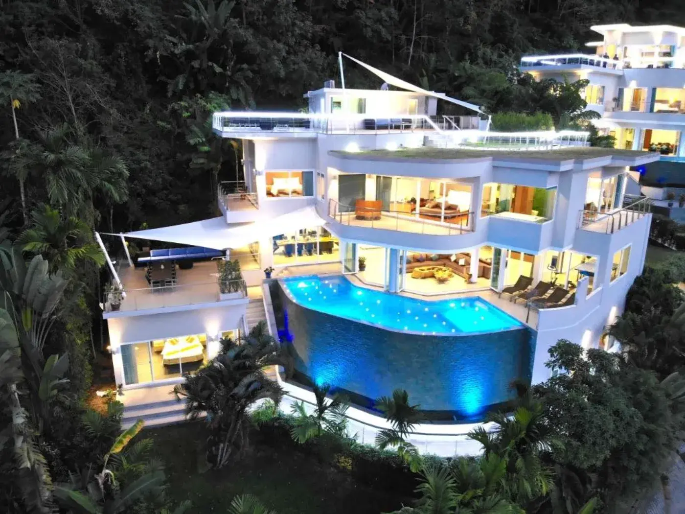Villa V7, Surin