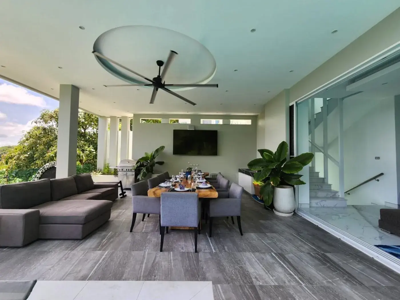 Villa V3 Siam, Surin