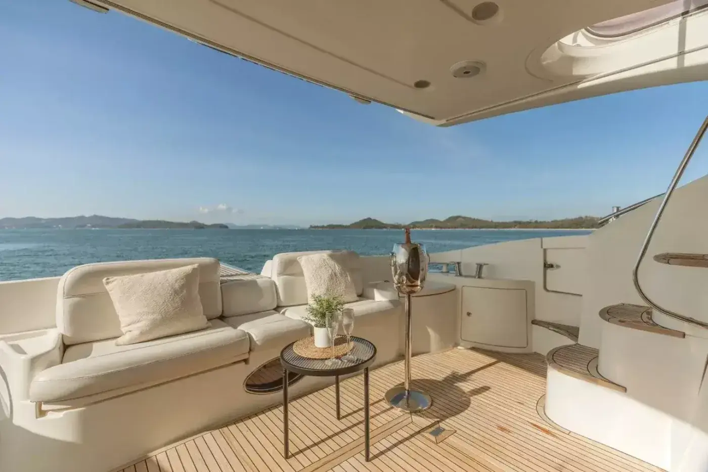 Yacht Y8 A, Ao Po Pier
