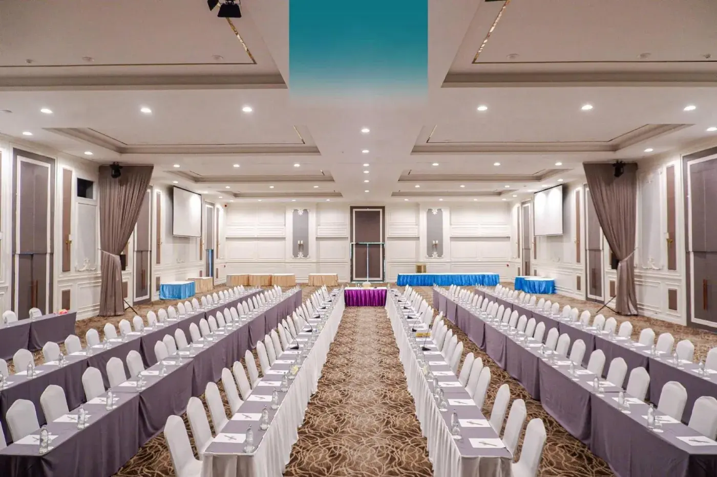 Hotel R8, Phuket Town