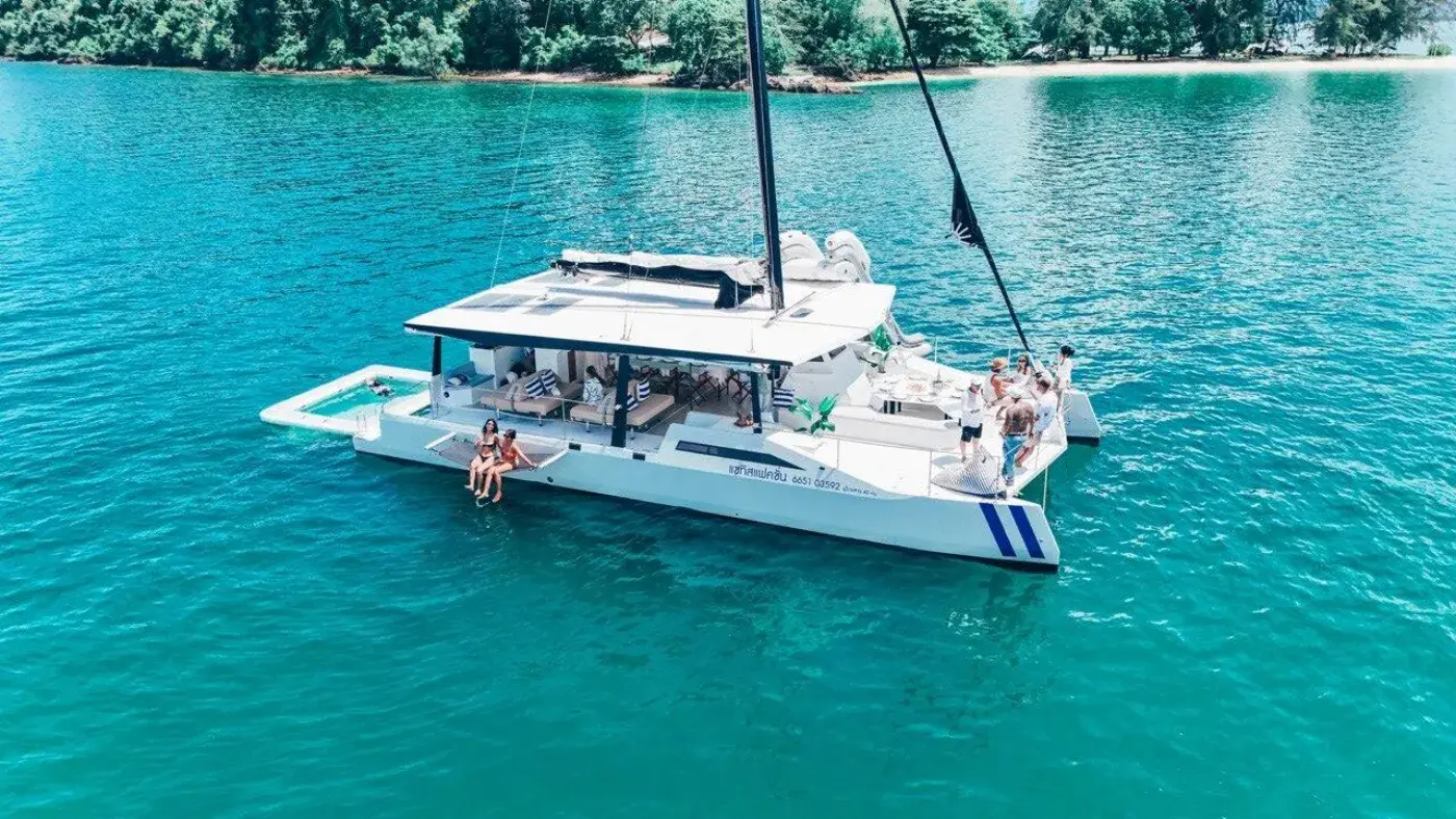 Yacht Y6, Ao Po Pier