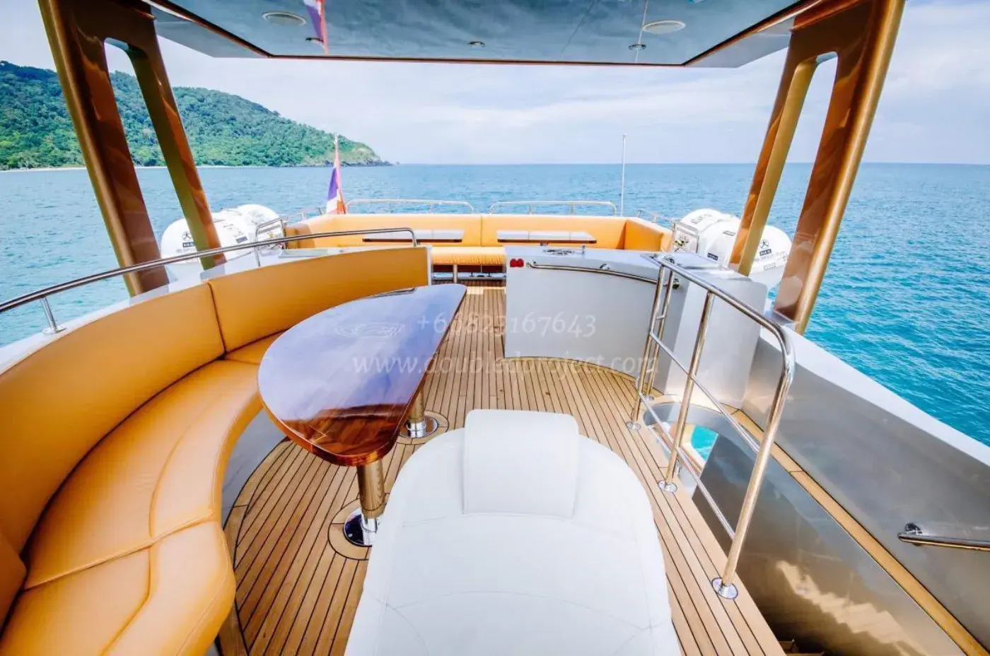 Yacht Y10, Ao Po Pier