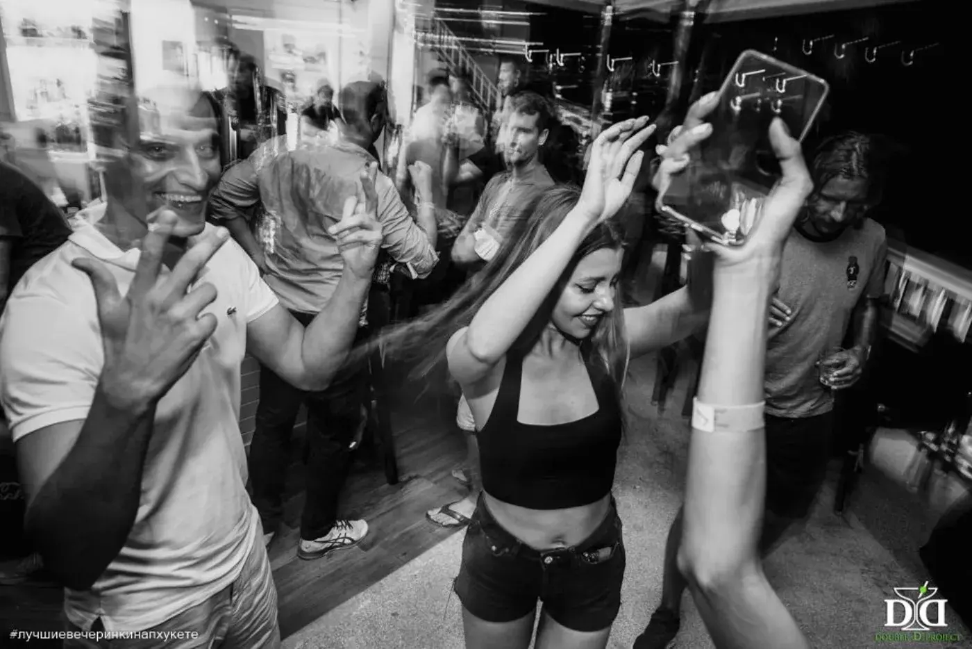Red Velvet Party — a red dress code party in Phuket — photo 1