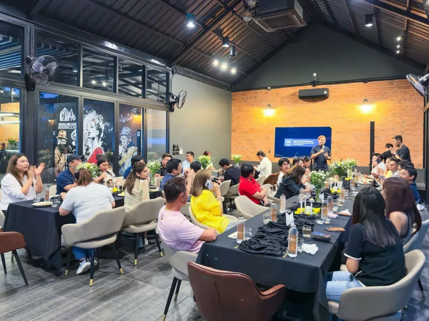 餐厅 R7, 邦涛与拉古纳