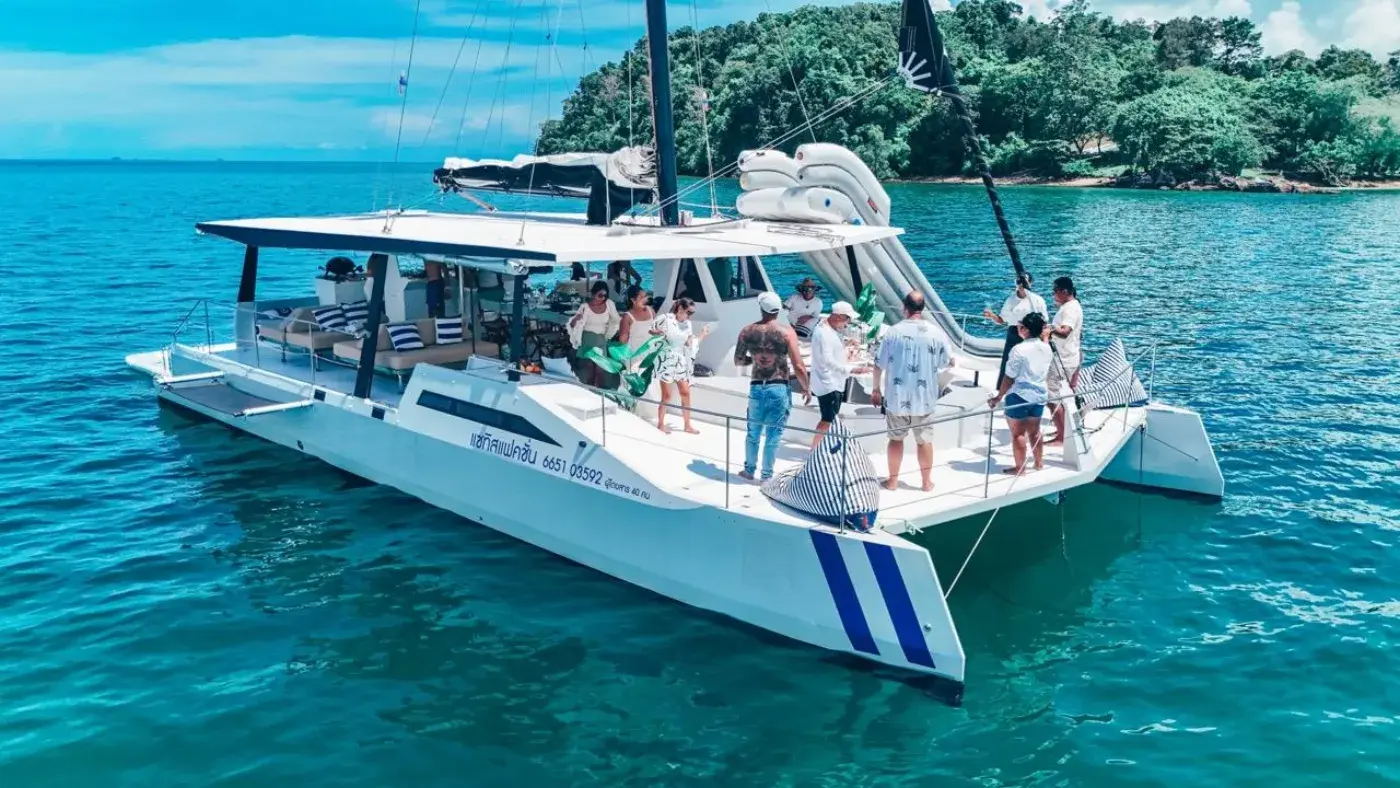 Yacht Y6, Ao Po Pier
