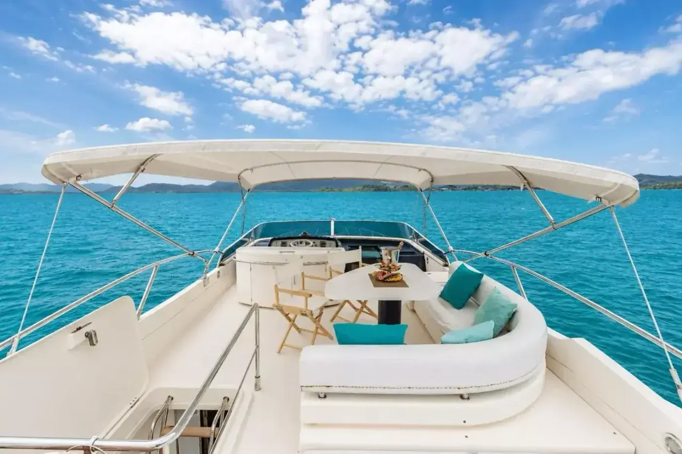 Yacht Y9 Riva, Ao Po Pier