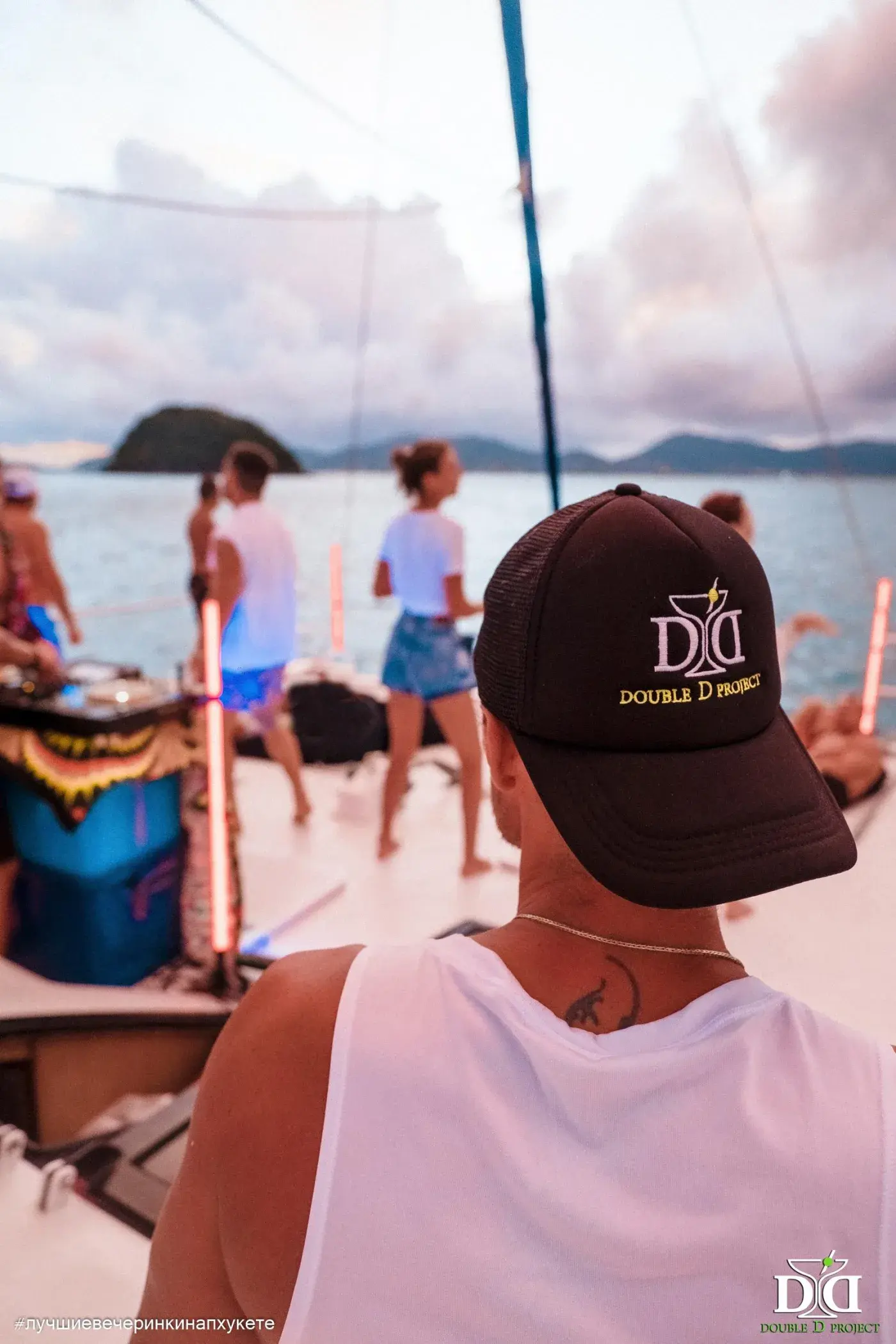 Yacht Party Angelica — a night catamaran party in Phuket — photo 12