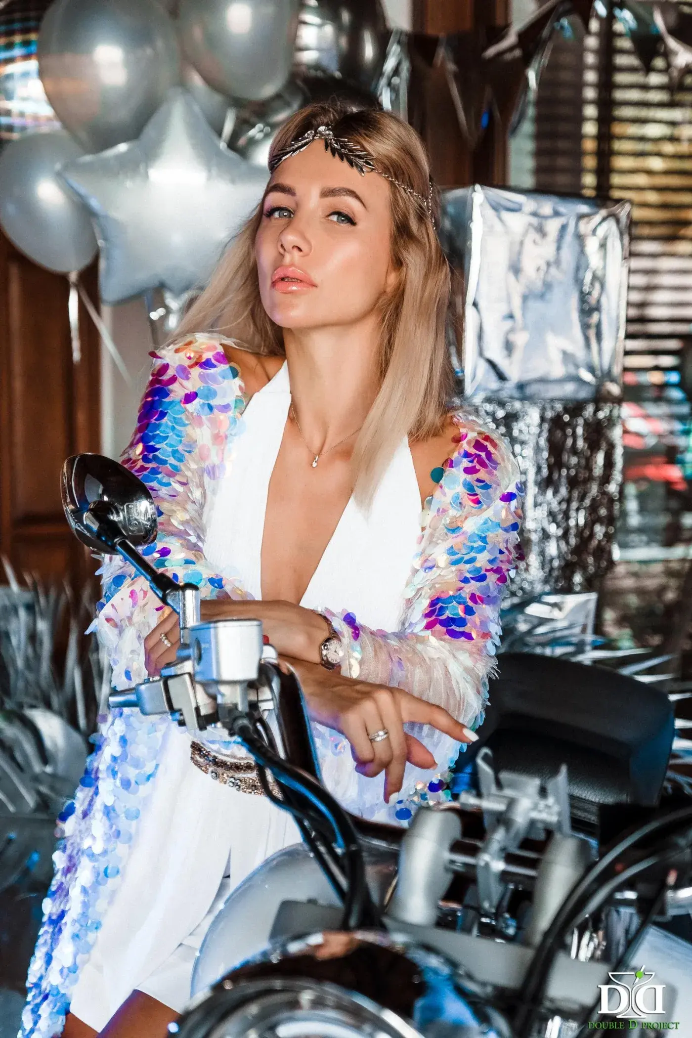 Sedoy Silver Birthday Party — a silver dress code birthday — photo 20