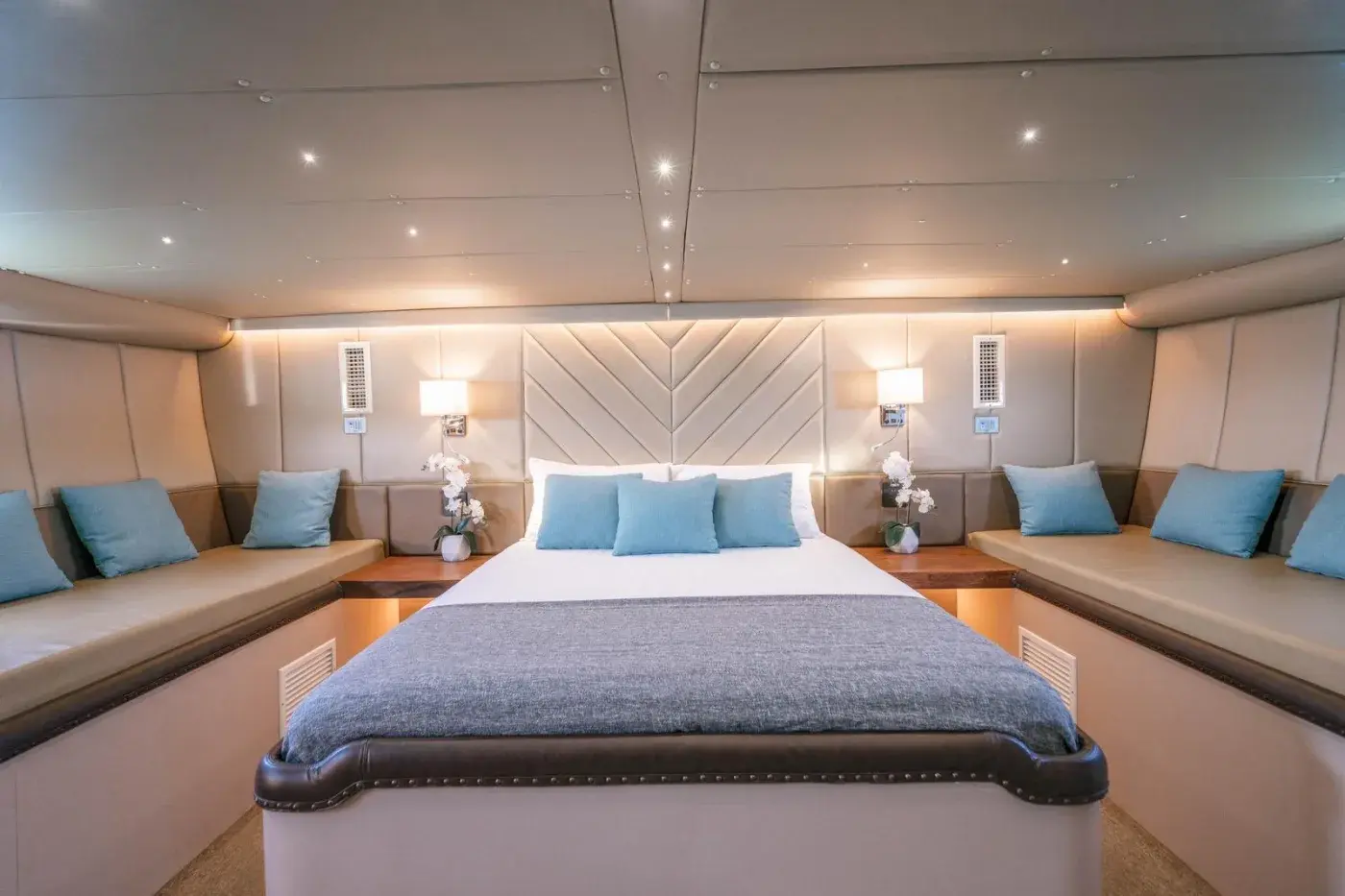 Yacht Y7, Ao Po Pier