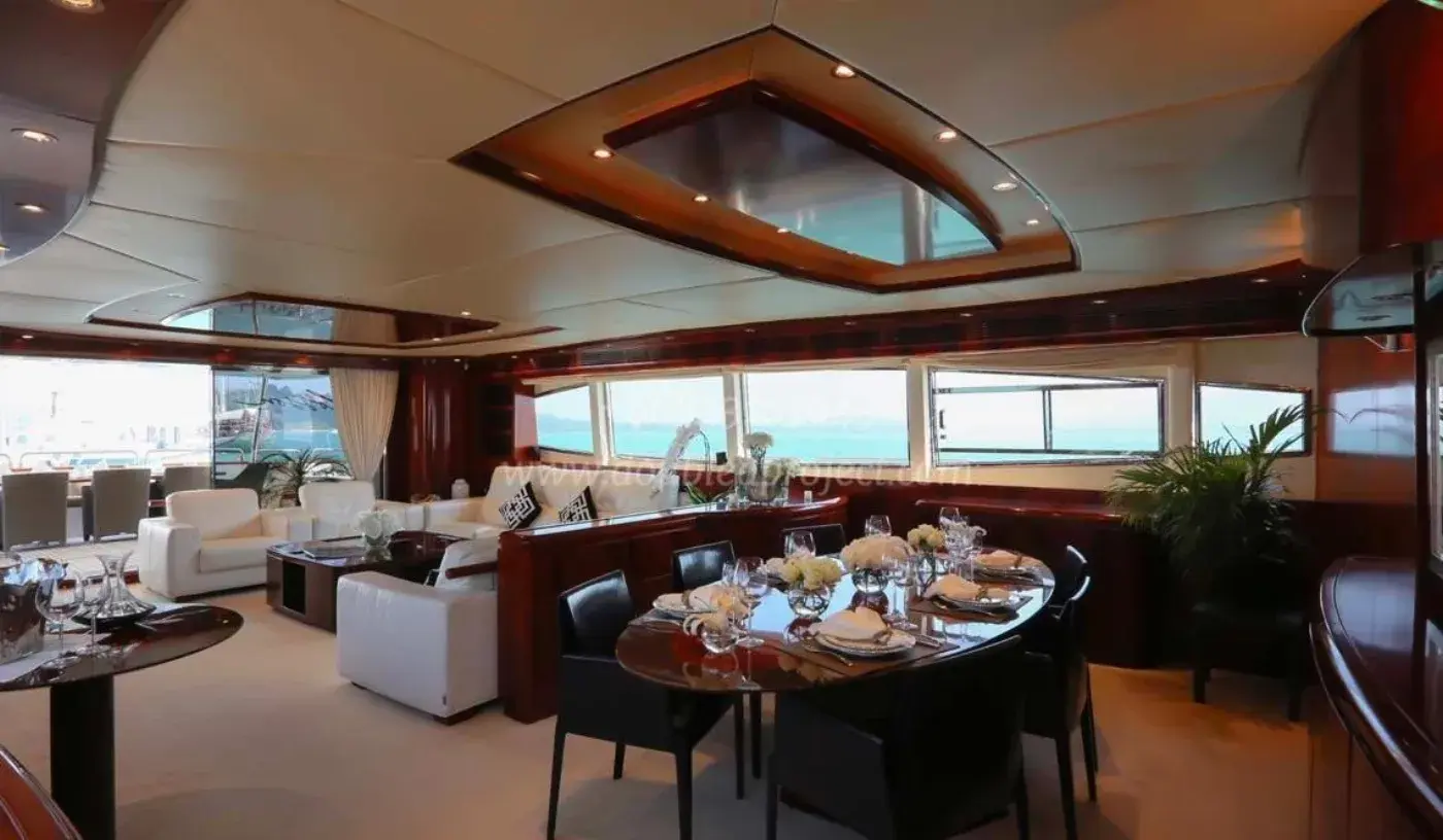 Yacht Y11, Ao Po Pier