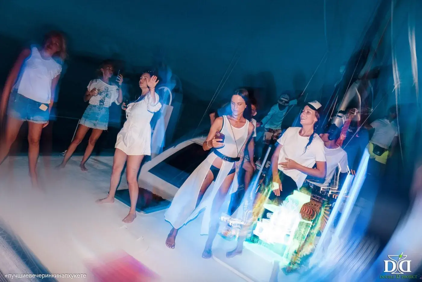 Yacht Party “Ella”——普吉岛双体船派对 — 照片 3