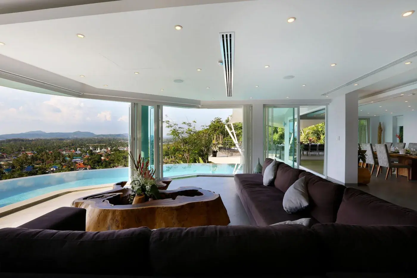 Villa V7, Surin