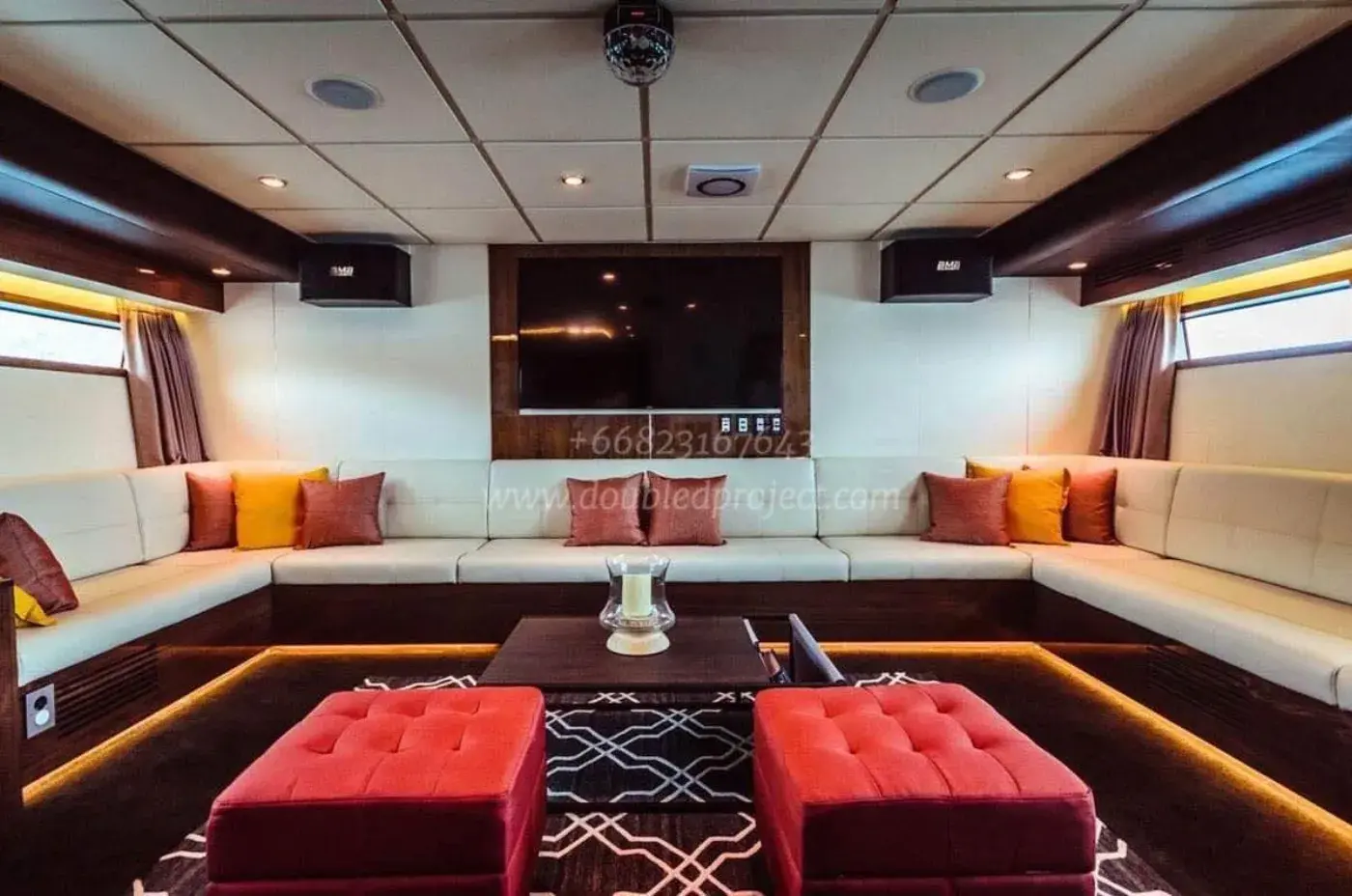 Yacht Y10, Ao Po Pier