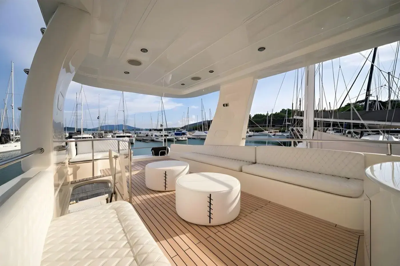 Yacht Y9 Jacuzzi, Ao Po Pier