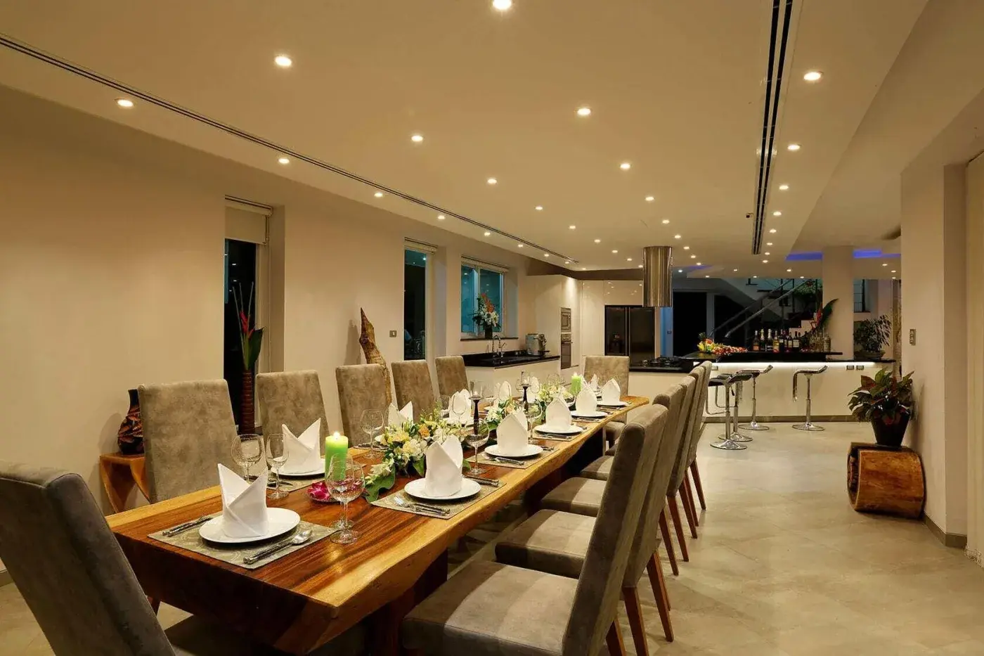 Villa V7, Surin