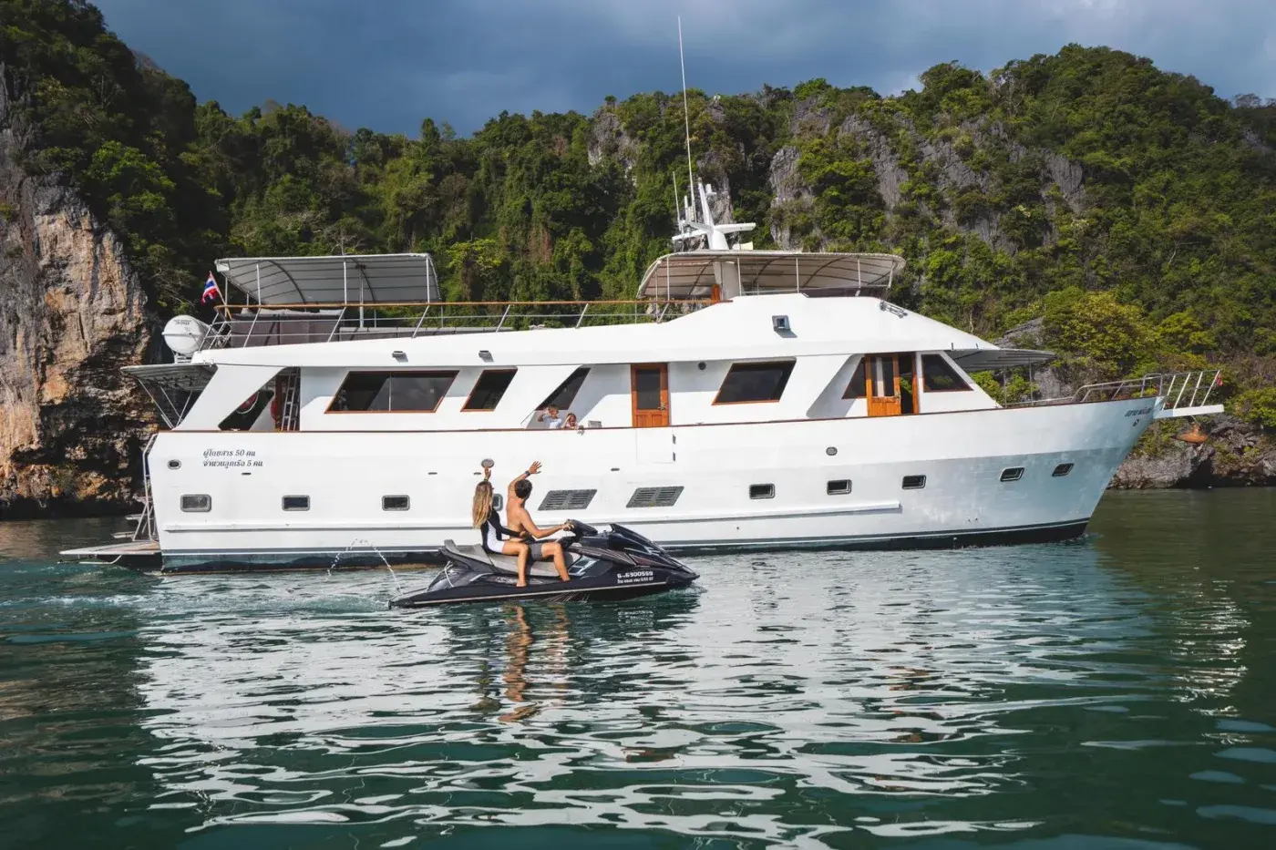 Yacht Y7, Ao Po Pier