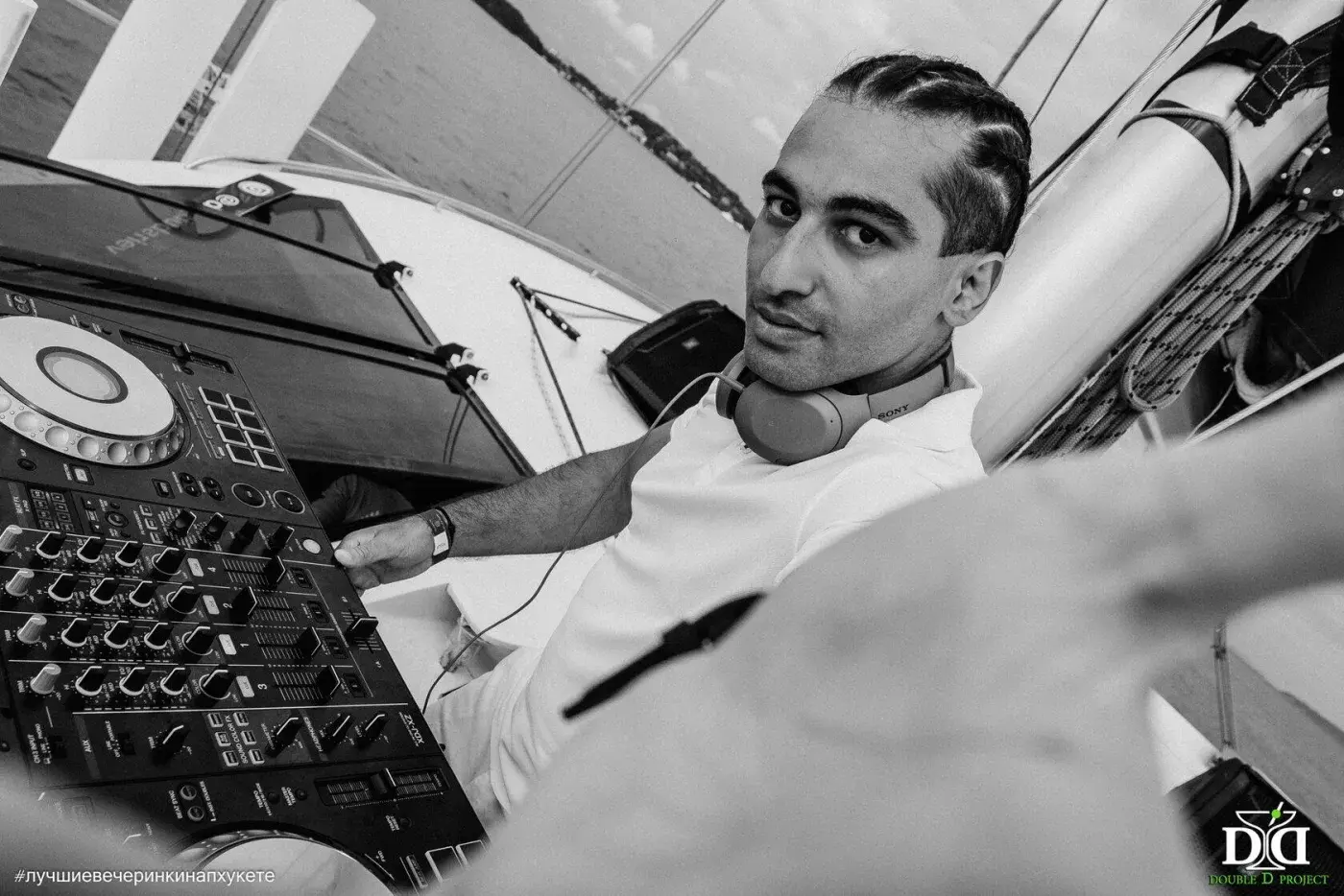 Yacht Party Bohemian — a DJ set on the water — photo 14