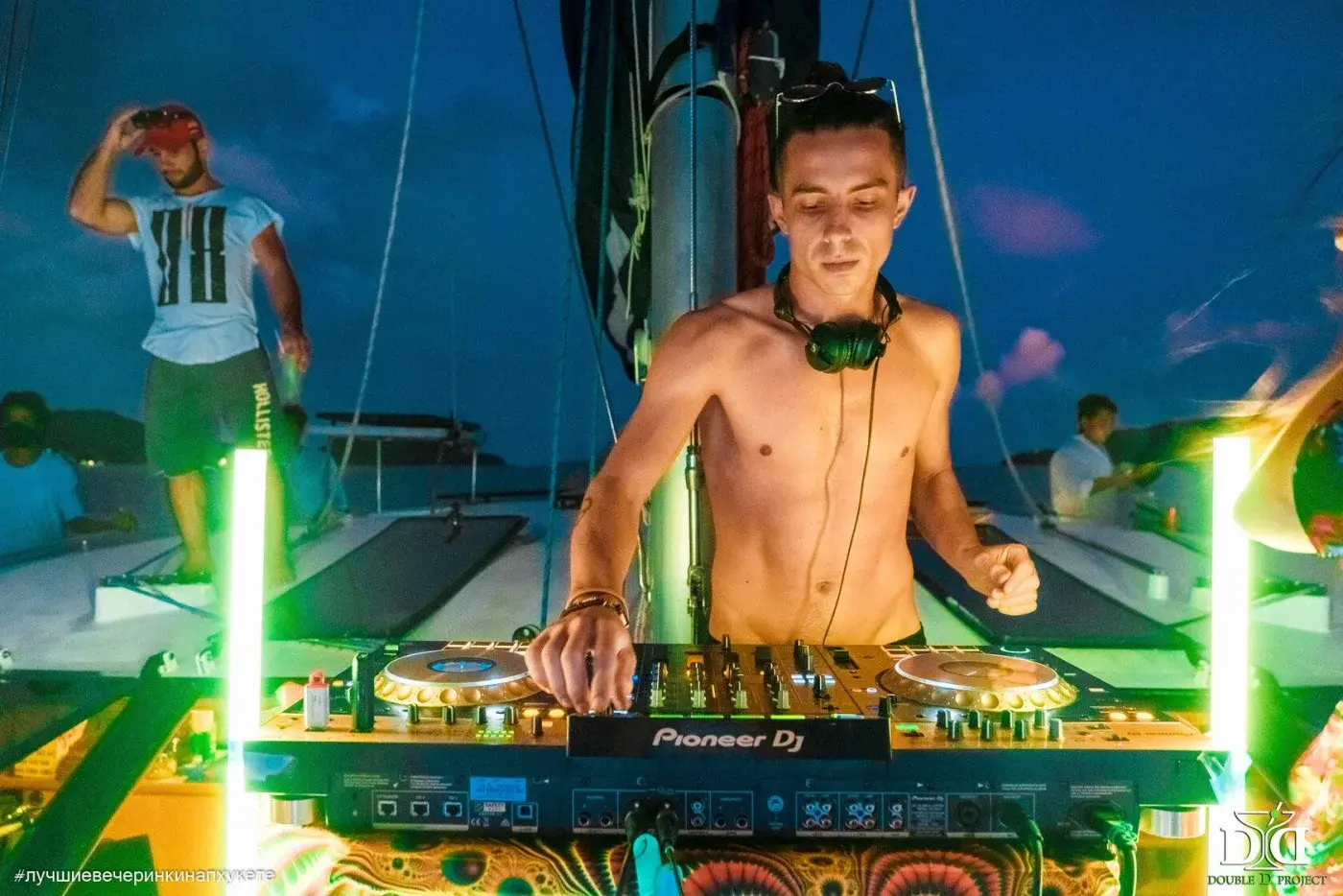 Yacht Party Angelica — a night catamaran party in Phuket — photo 8