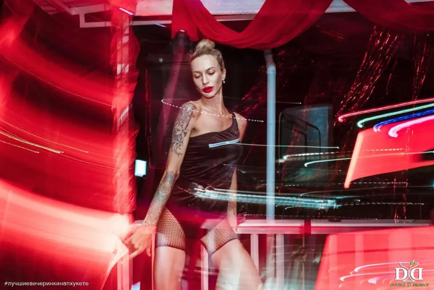 Red Velvet Party — a red dress code party in Phuket — photo 8