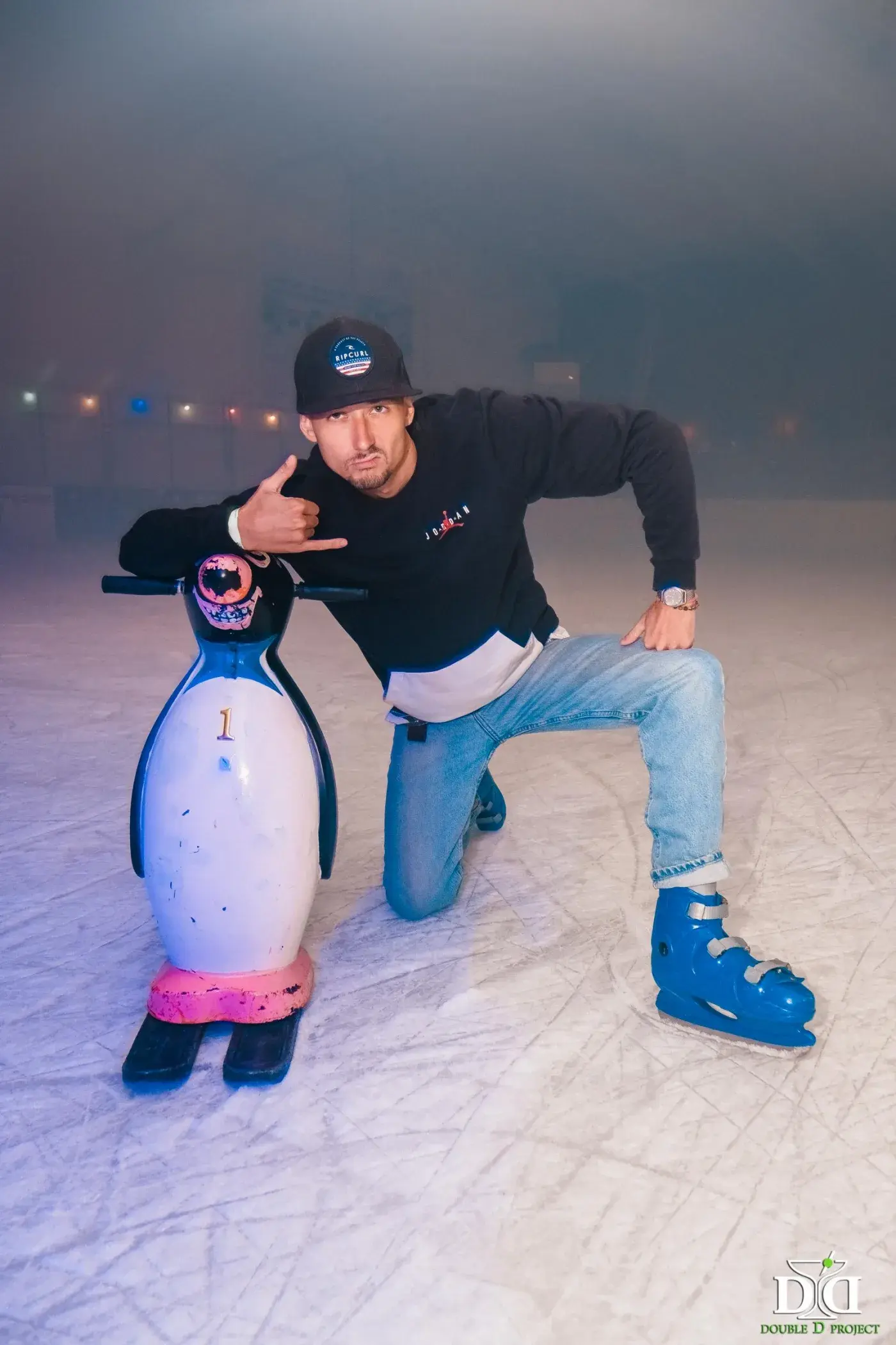 Neon Ice Party——普吉岛冰上竞技场的霓虹派对 — 照片 20