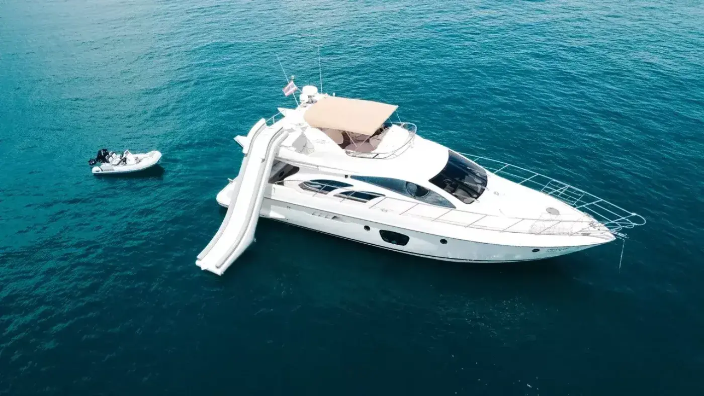 Yacht Y8 A, Ao Po Pier