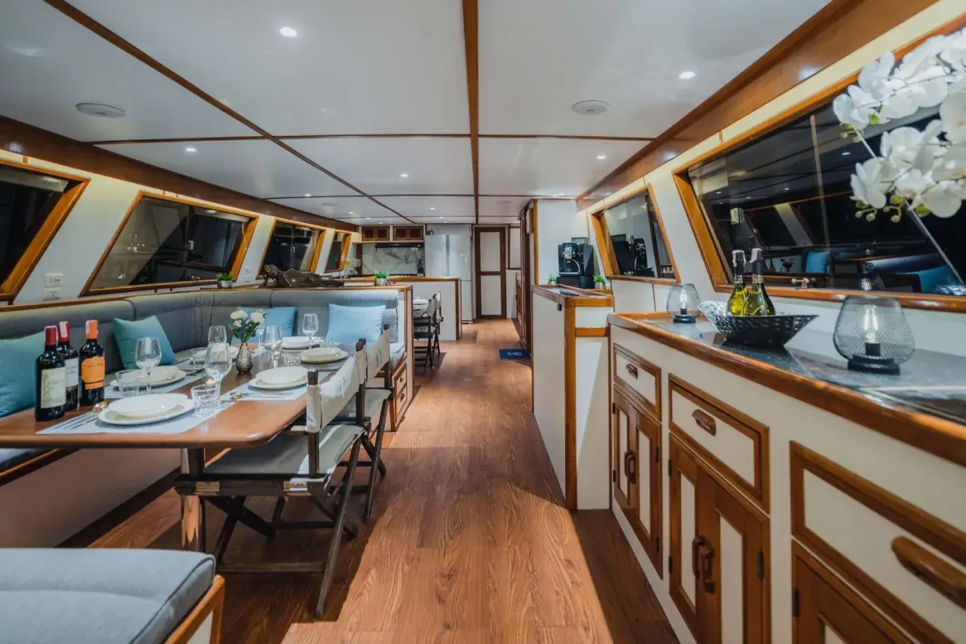 Yacht Y7, Ao Po Pier