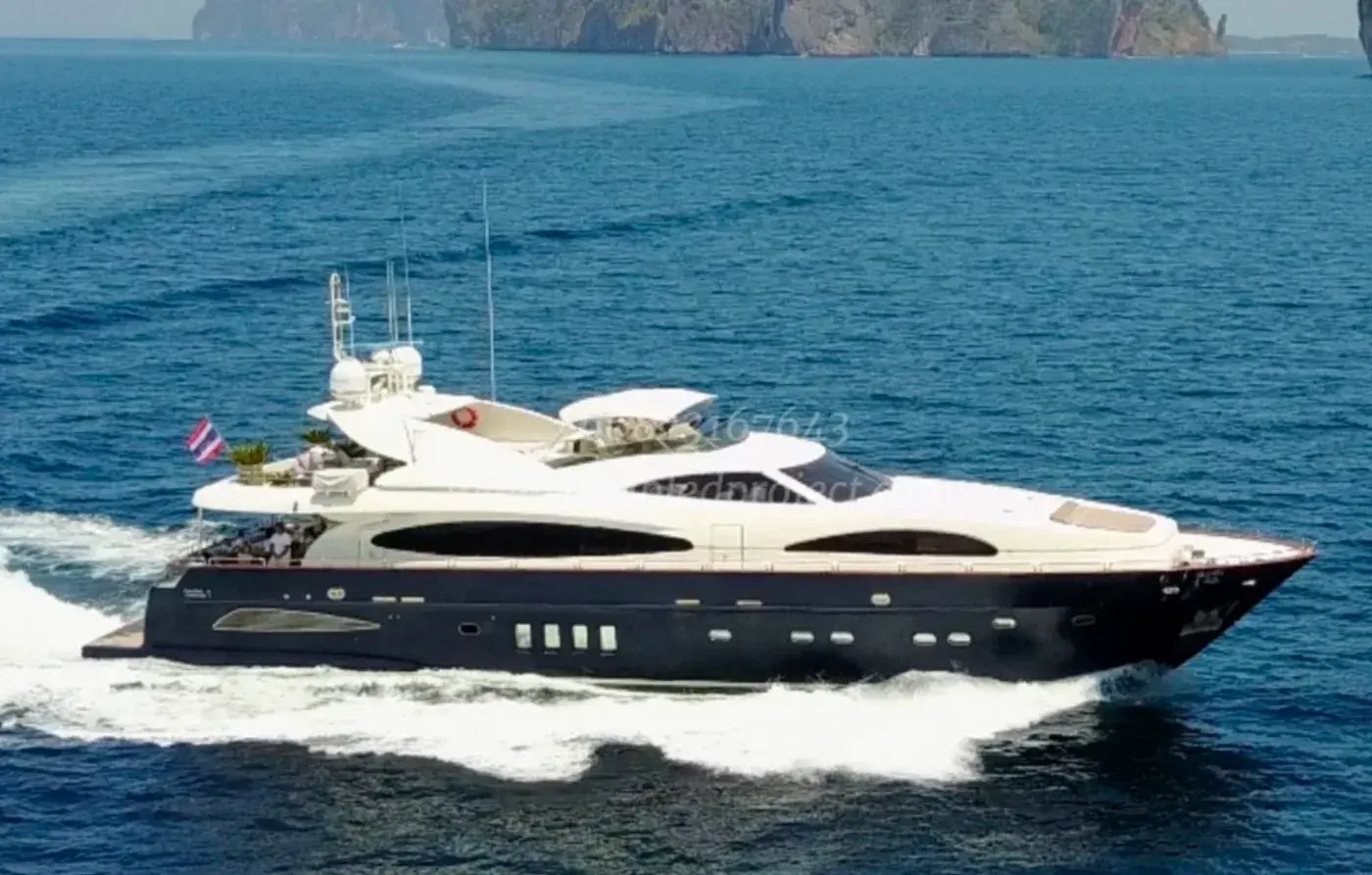 Yacht Y11, Ao Po Pier