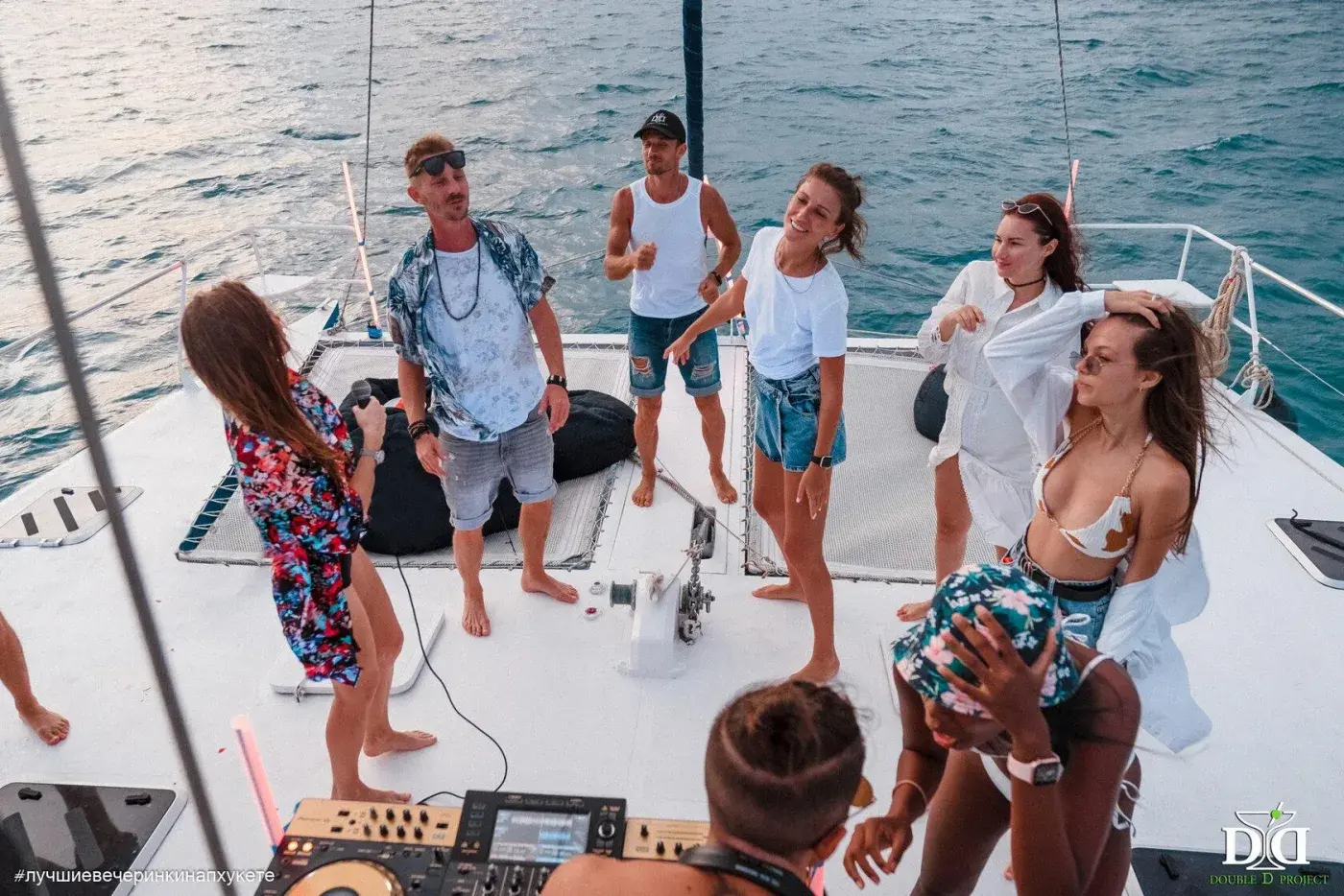 Yacht Party Angelica — a night catamaran party in Phuket — photo 16