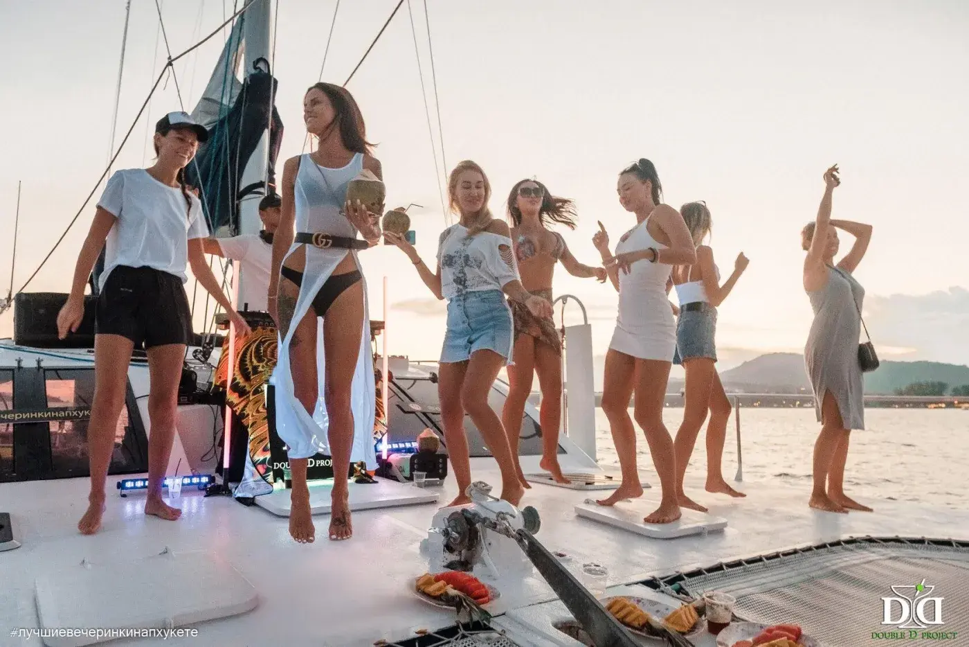 Yacht Party “Ella”——普吉岛双体船派对 — 照片 7