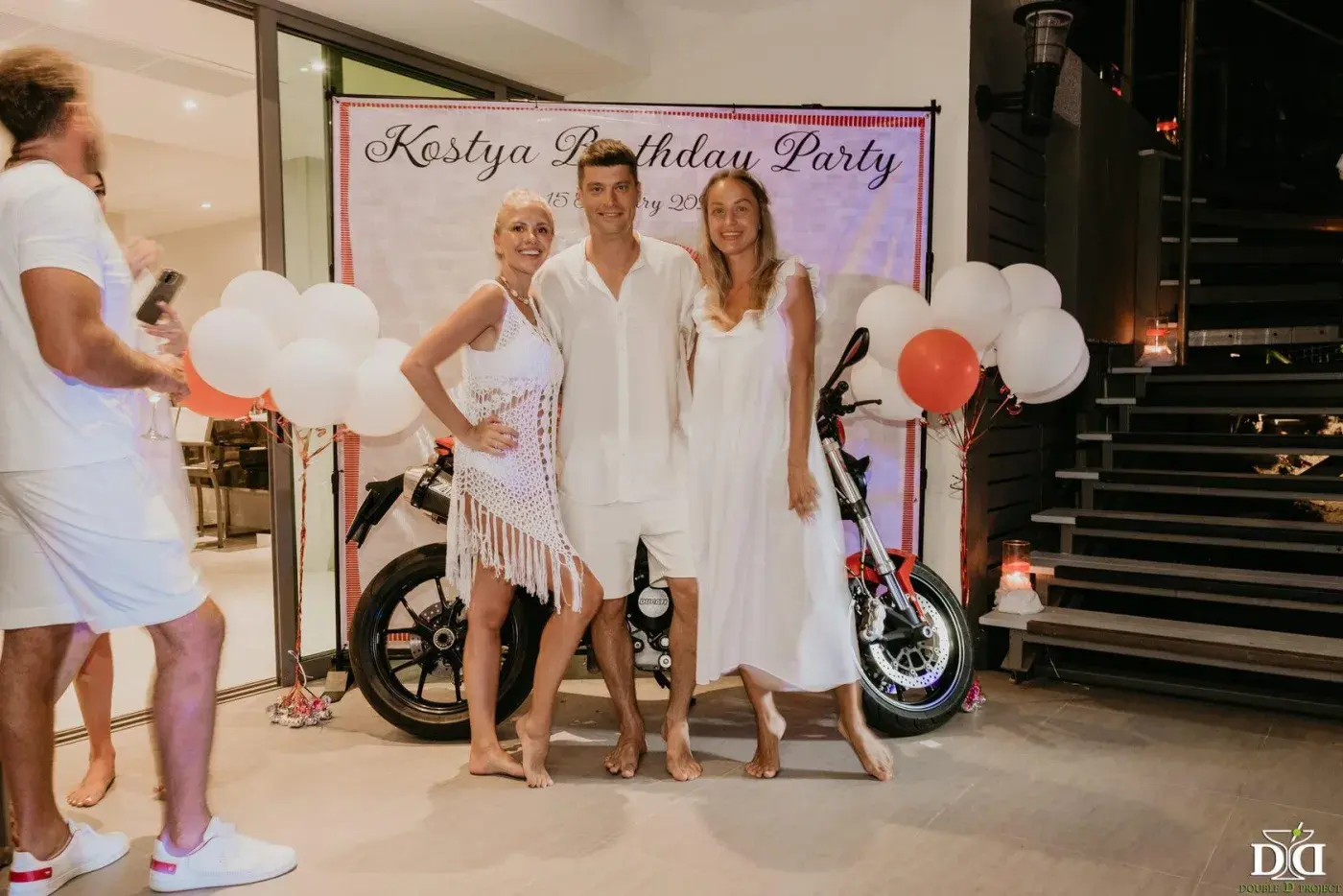Birthday Party Fedanov——白色着装要求的生日派对 — 照片 17